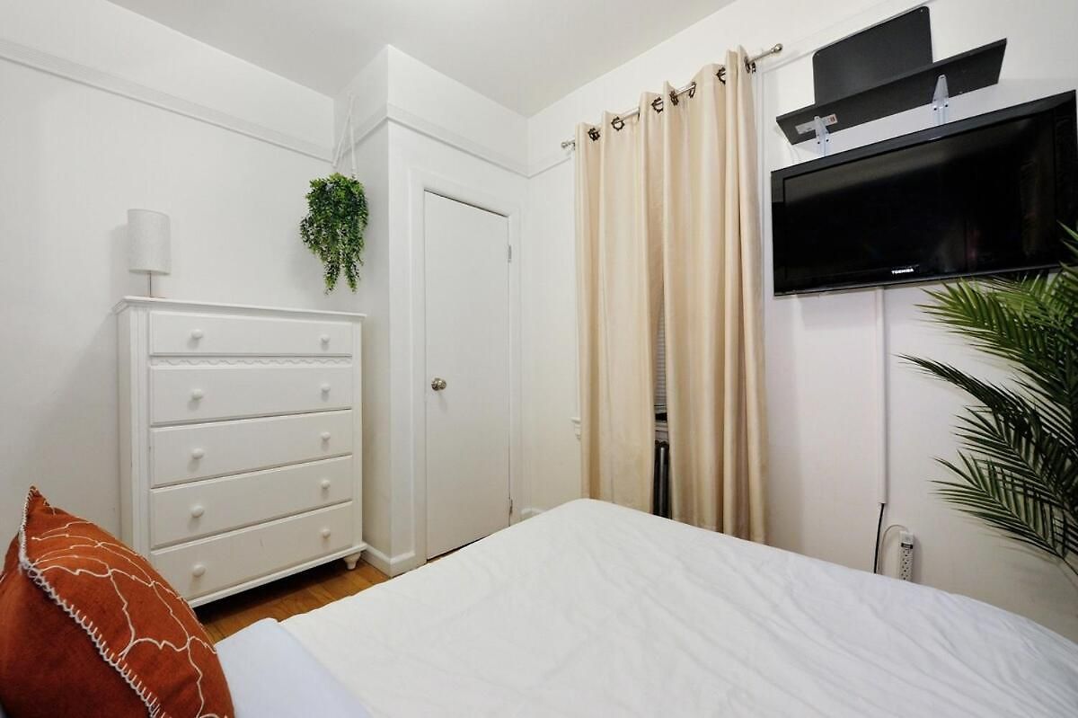 Furnished 2 Bedroom In Lennox Hill, June To Aug 90 Days Required Apartment New York