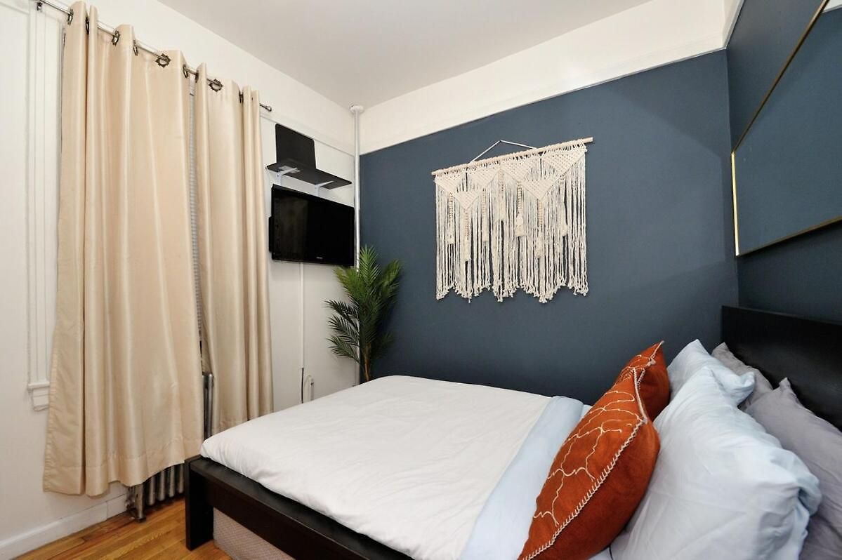 Furnished 2 Bedroom In Lennox Hill, June To Aug 90 Days Required *