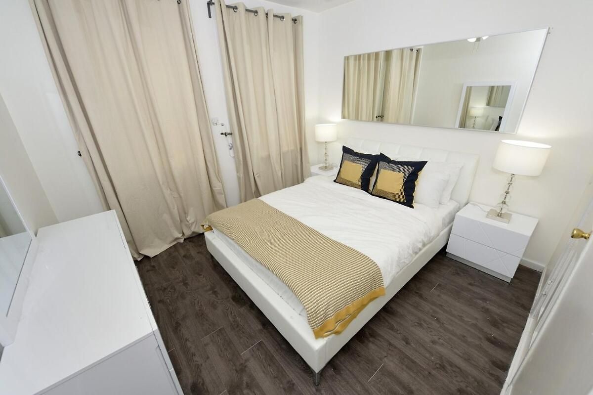 Apartment Amazing 4 Bedroom 1 Bth Laundry Dishwasher, June To Aug 90 Days Required *