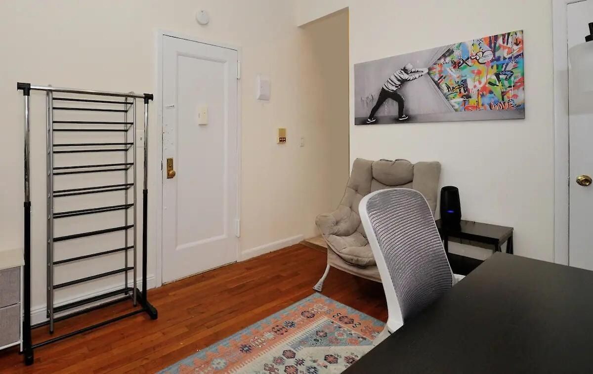 Amazing Upper East Side Studio! Epic Location!, June To Aug 90 Days Required * New York