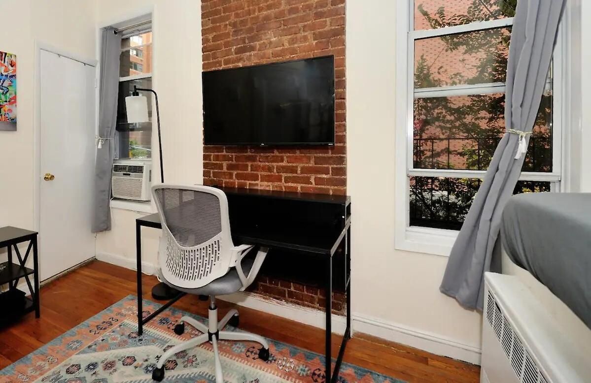 Amazing Upper East Side Studio! Epic Location!, June To Aug 90 Days Required New York