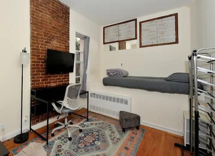 Amazing Upper East Side Studio! Epic Location!, June To Aug 90 Days Required * New York