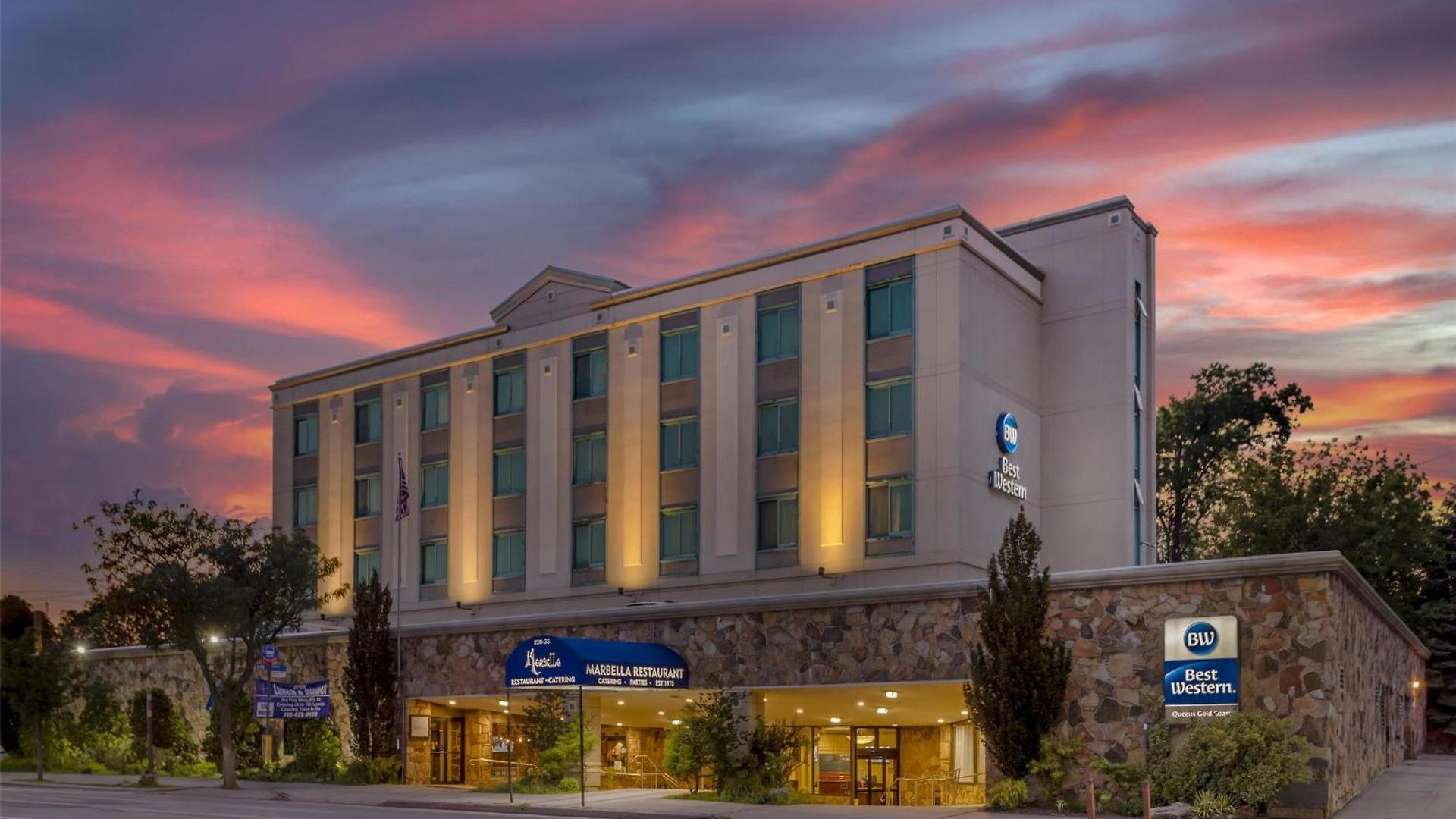 Western Queens Gold Coast Hotel