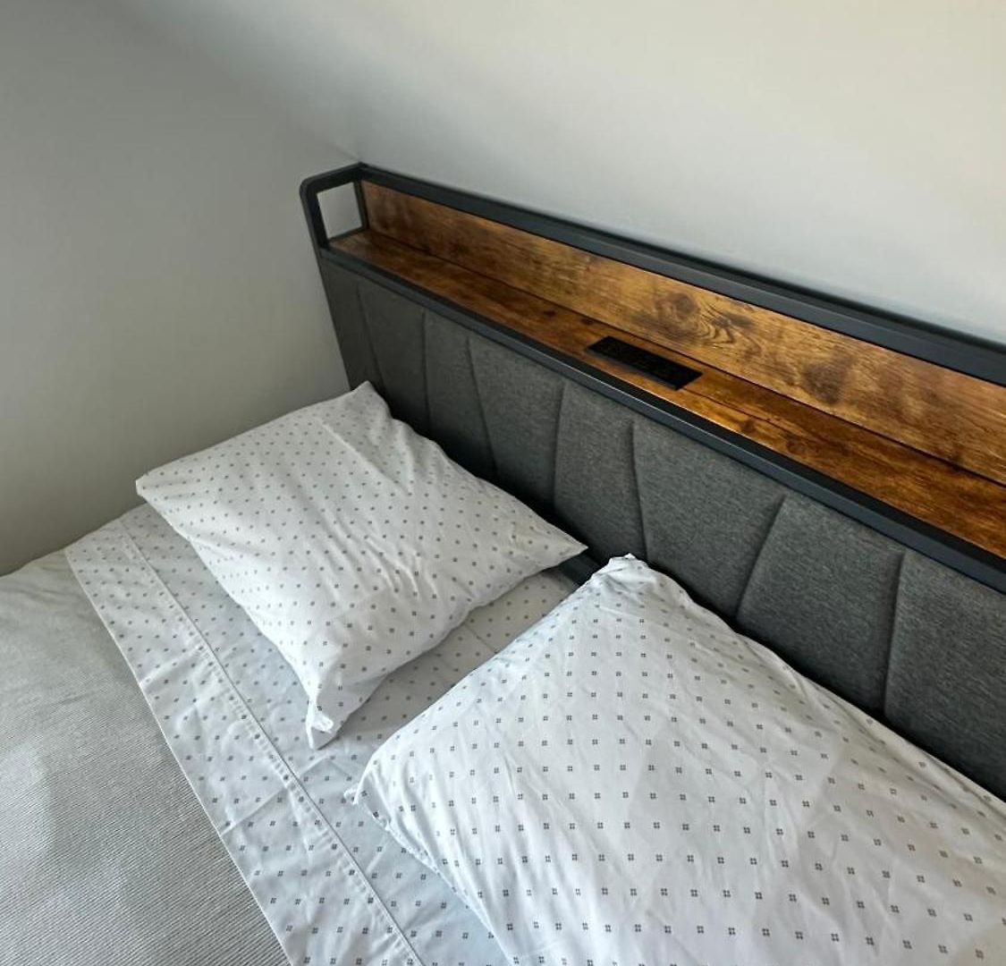 Homestay Modern & Cozy In Queens Near Train Station And Buses *