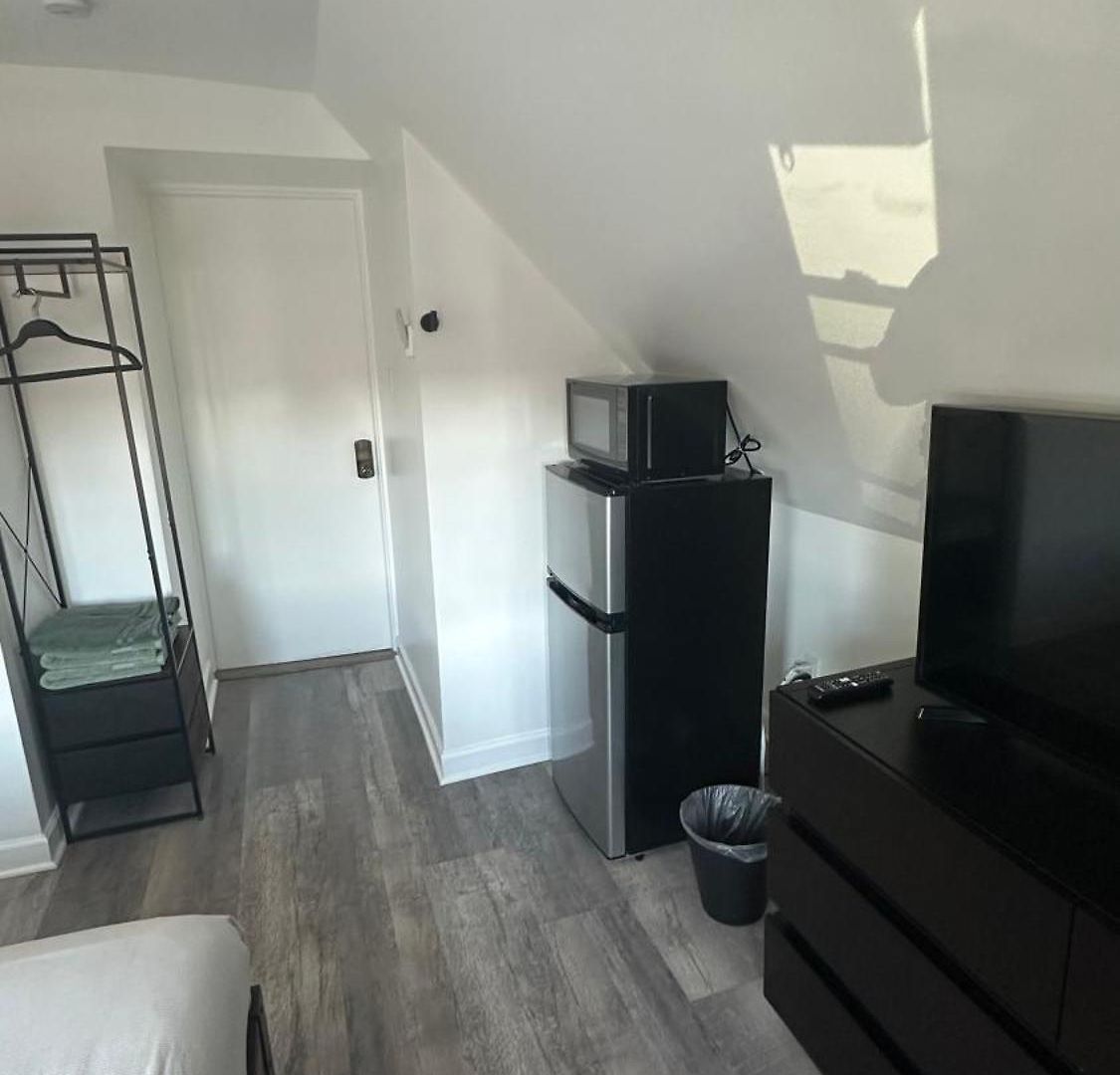 Modern & Cozy In Queens Near Train Station And Buses New York