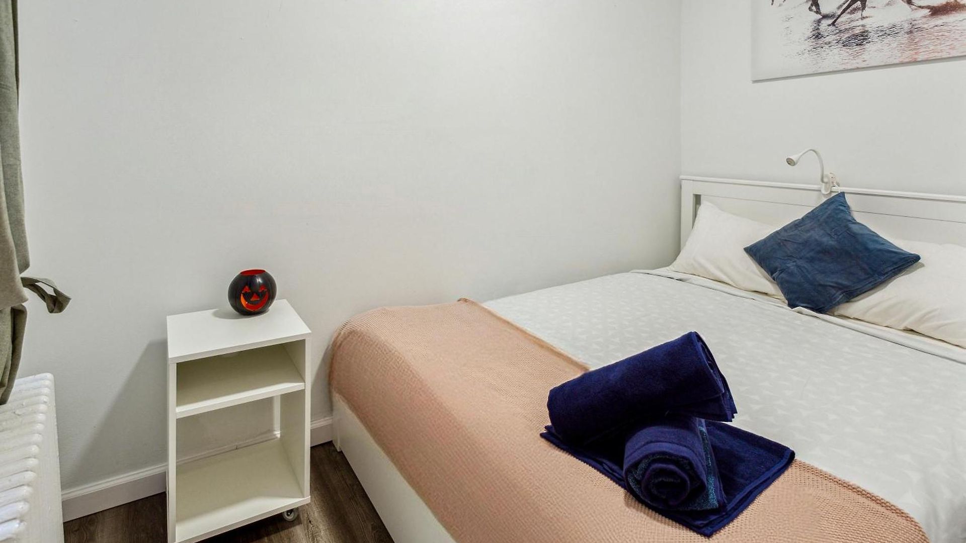 3 Bedroom Family In Hells Kitchen Apartment *