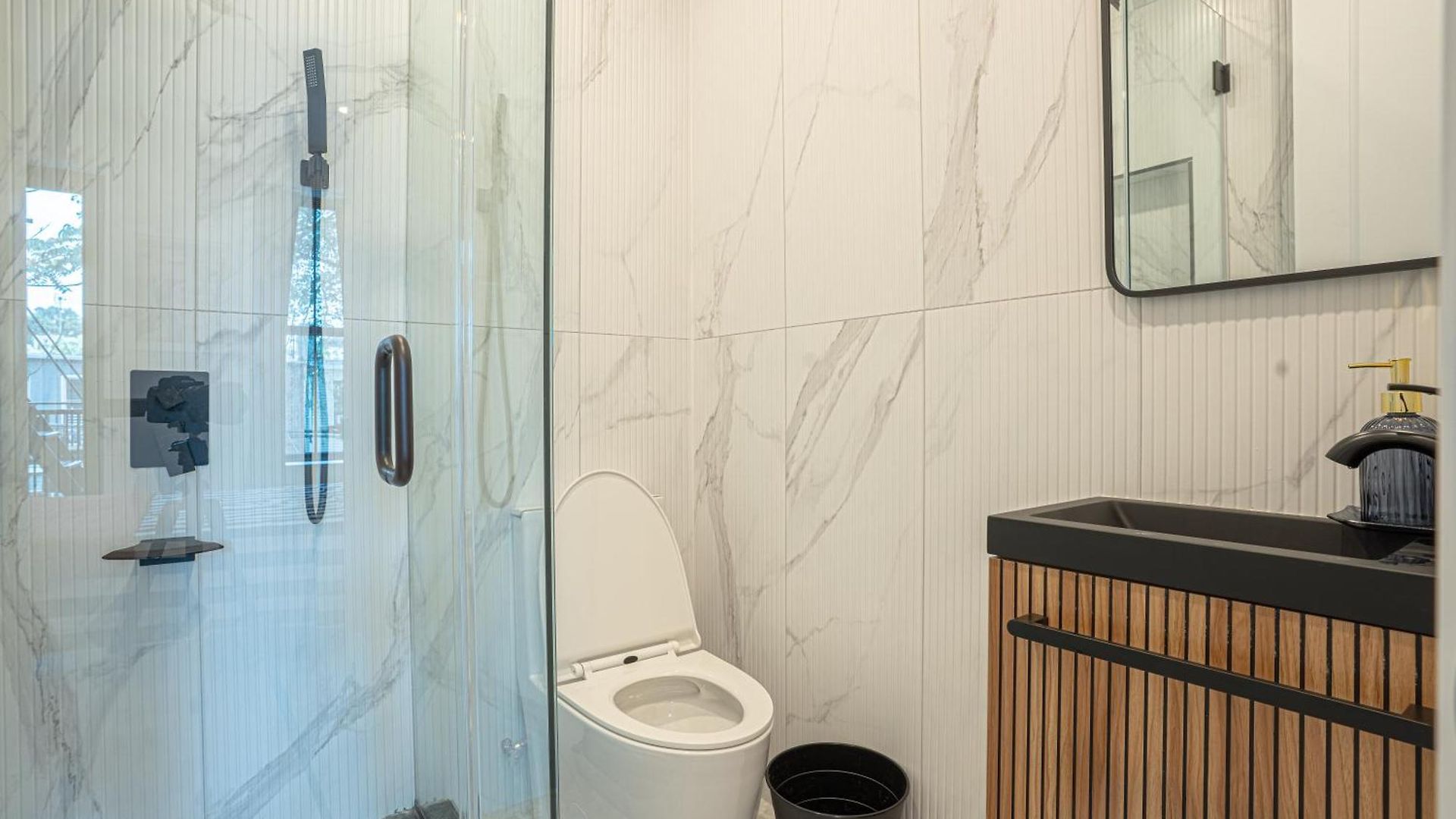Chic & Modern 3br Retreat In The Heart Of Brooklyn Apartment *