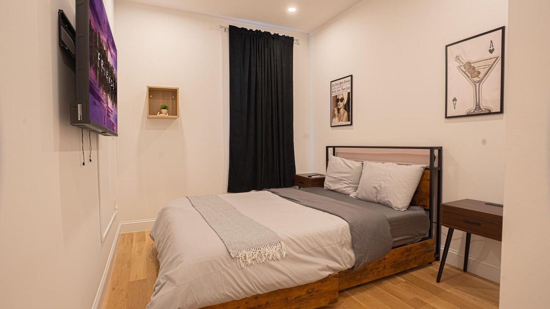 Modern 2br Basement Brooklyn And Backyard