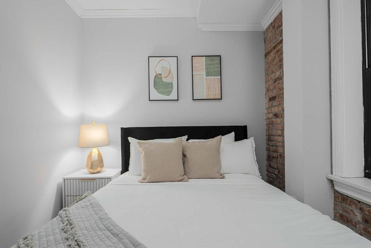 Lower East Side 2br With Private Patio New York