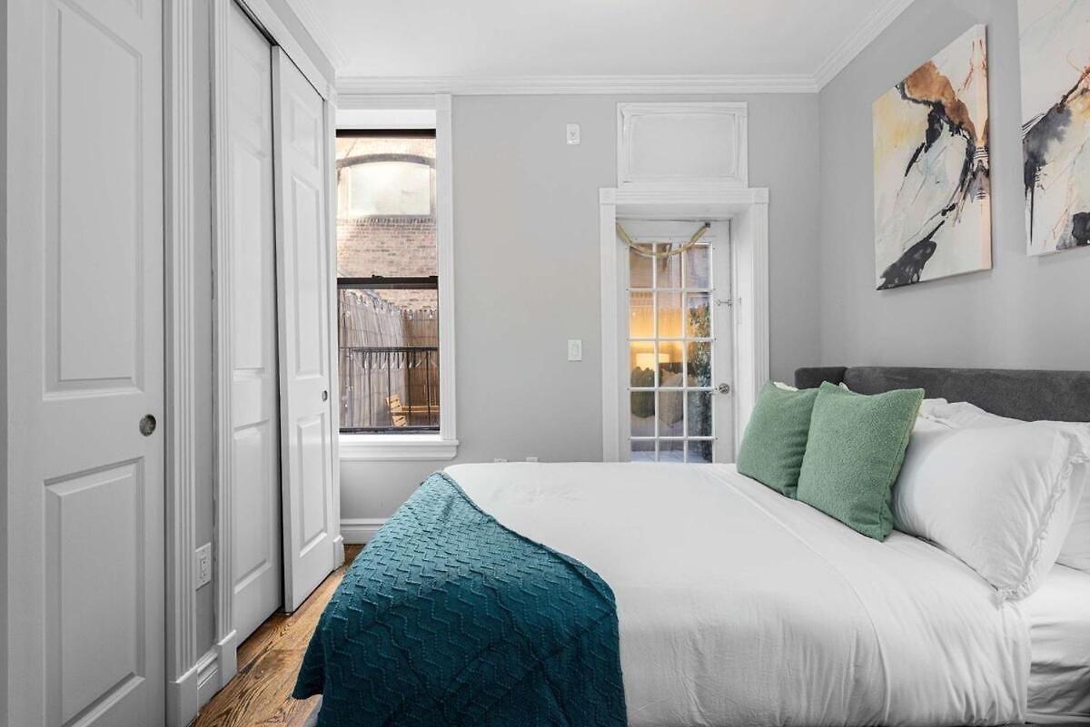 Lower East Side 2br With Private Patio Apartment