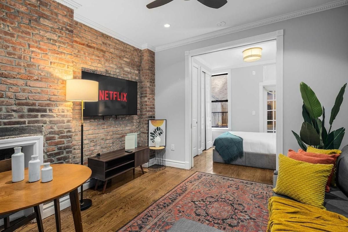 Lower East Side 2br With Private Patio *