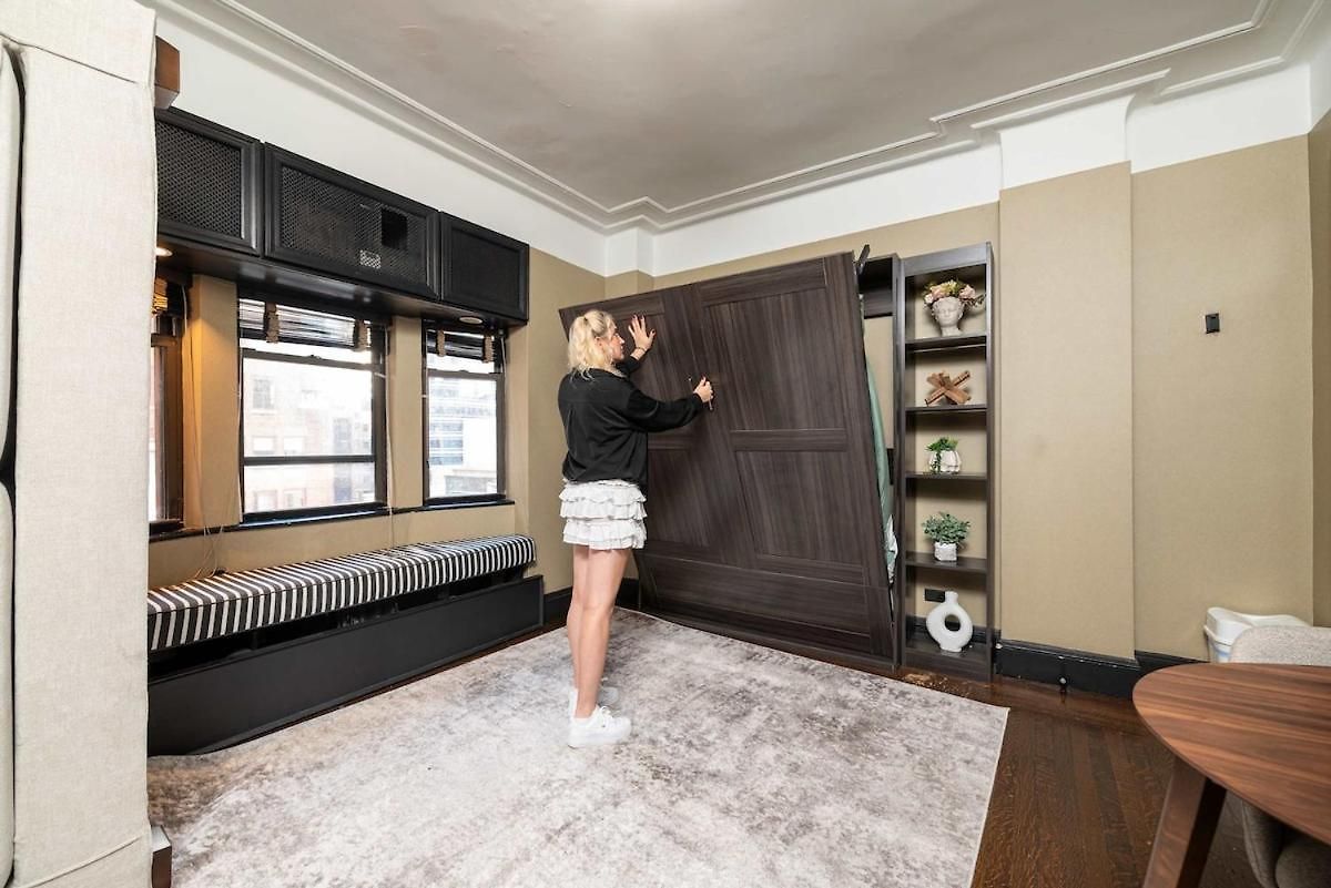 Unbeatable Location The Heart Of Nyc 1 Bdr W Gym Apartment
