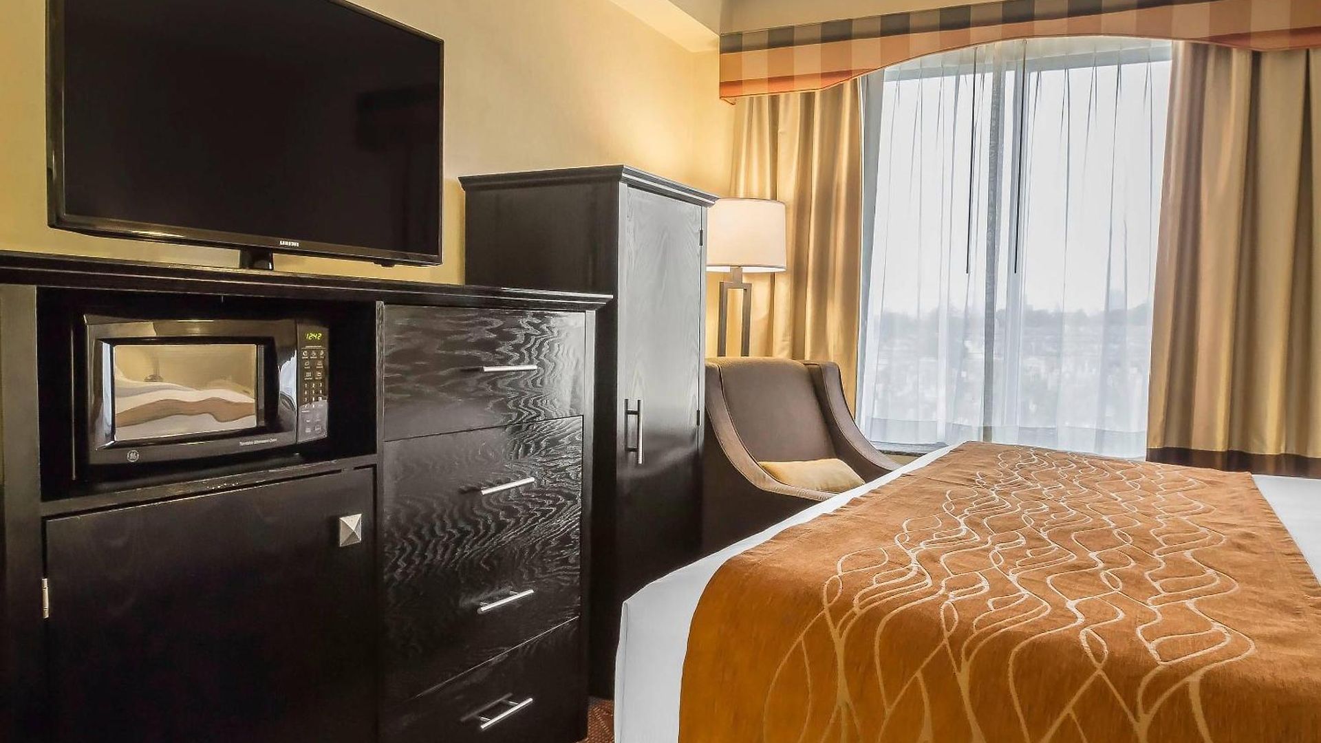 Comfort & Laguardia Airport Hotel 4*