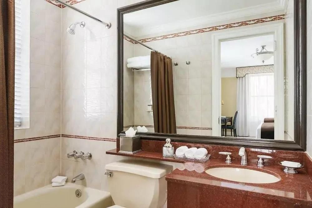 Hotel Lucerne 4*