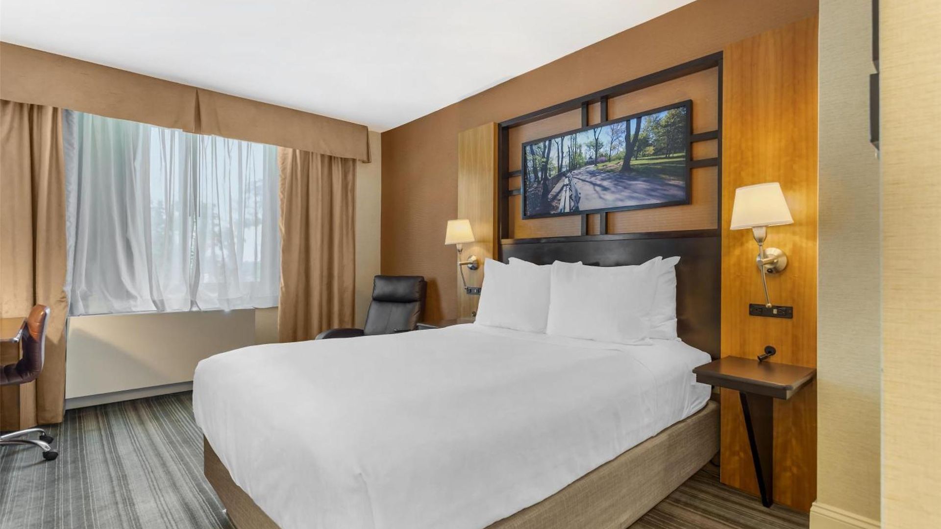 Western Queens Gold Coast Hotel 3*