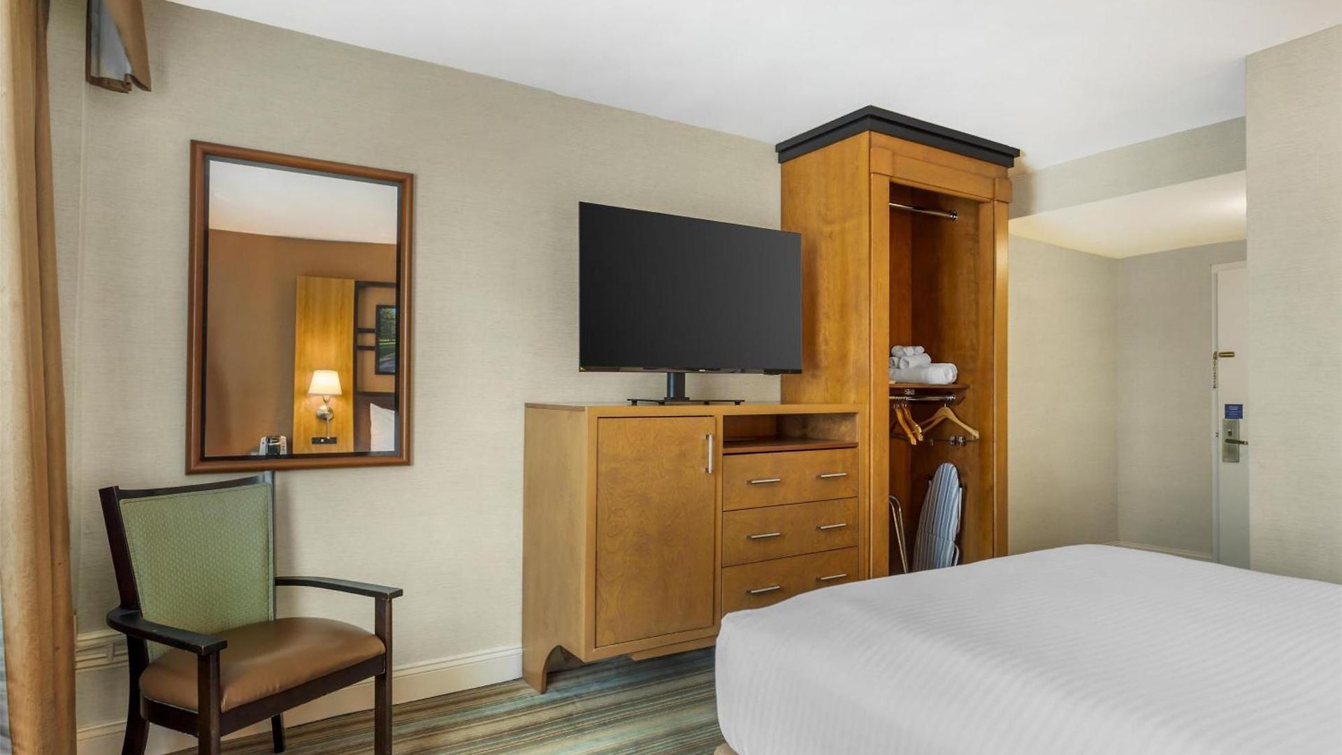 Hotel Western Queens Gold Coast New York