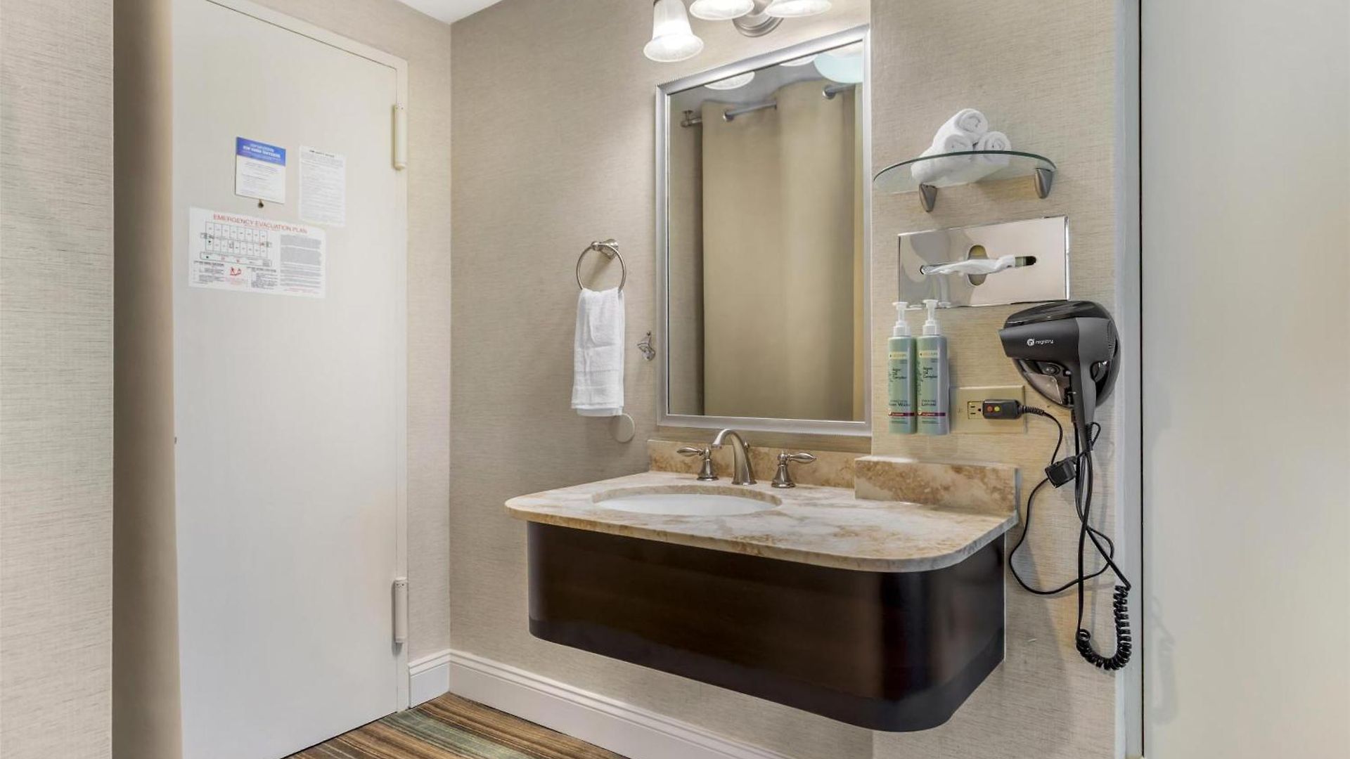 Western Queens Gold Coast Hotel 3*