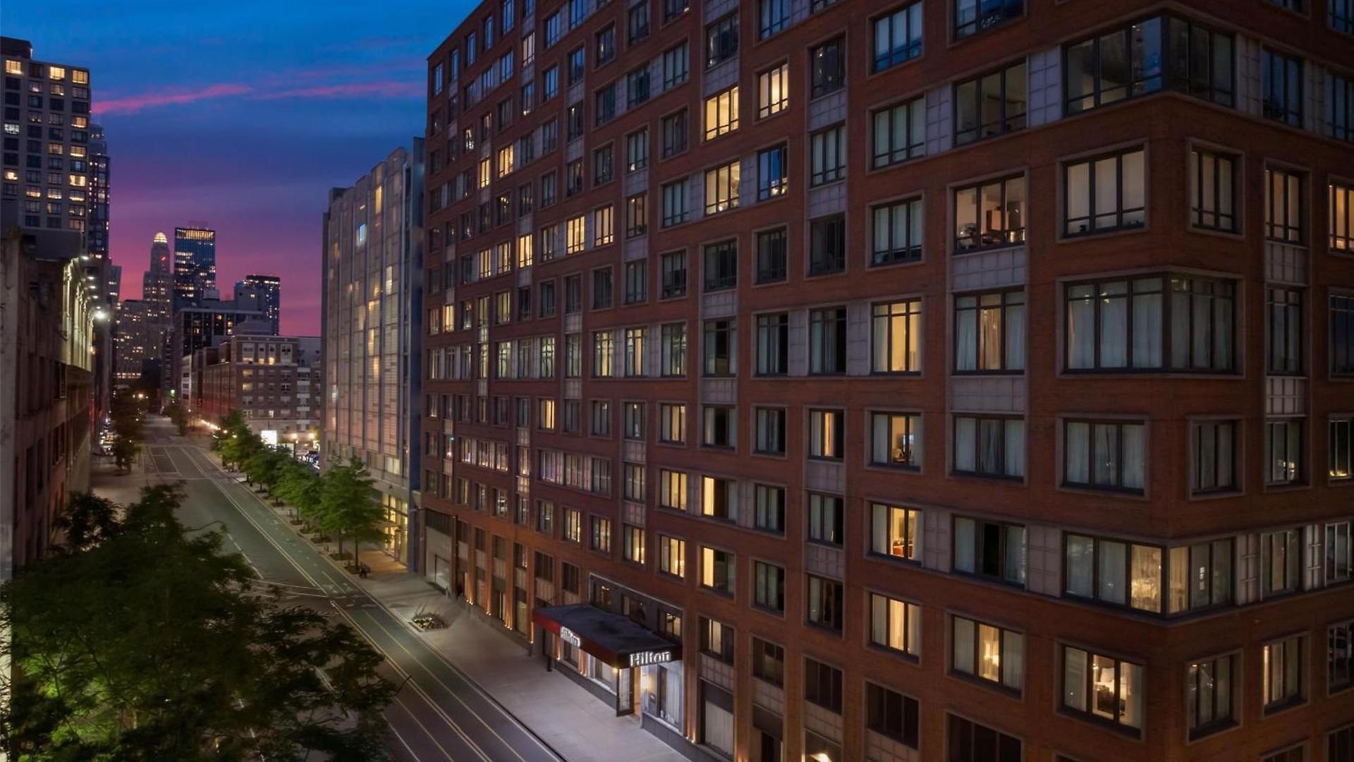 Hotel Hilton Brooklyn - Newly Renovated 4*