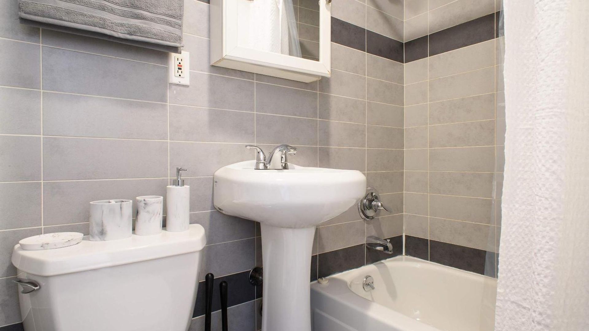 Apartment 69-5d Modern Lower East East 1br Brand New