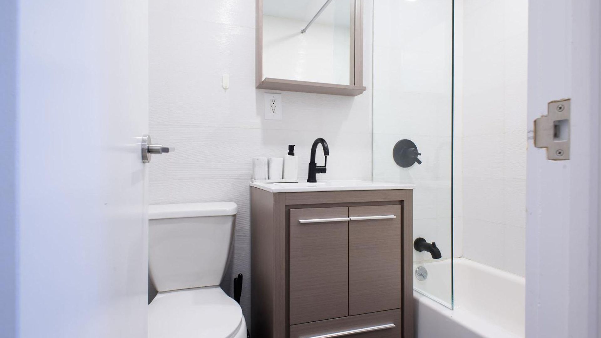 Apartment 69-3d Prime Lower East East Brand New 1br New York