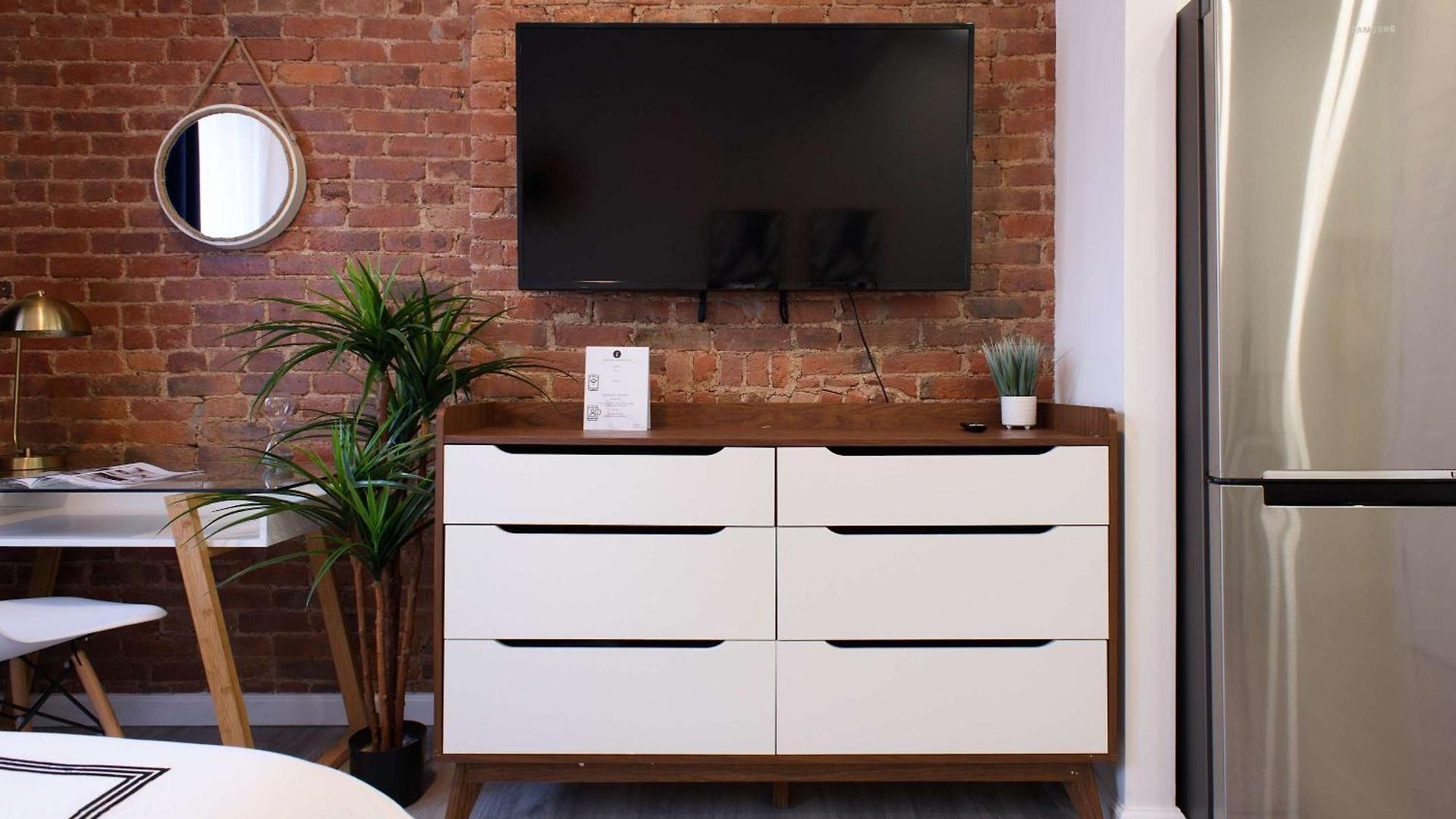 240-14 New Prime Location W&d In Unit New York
