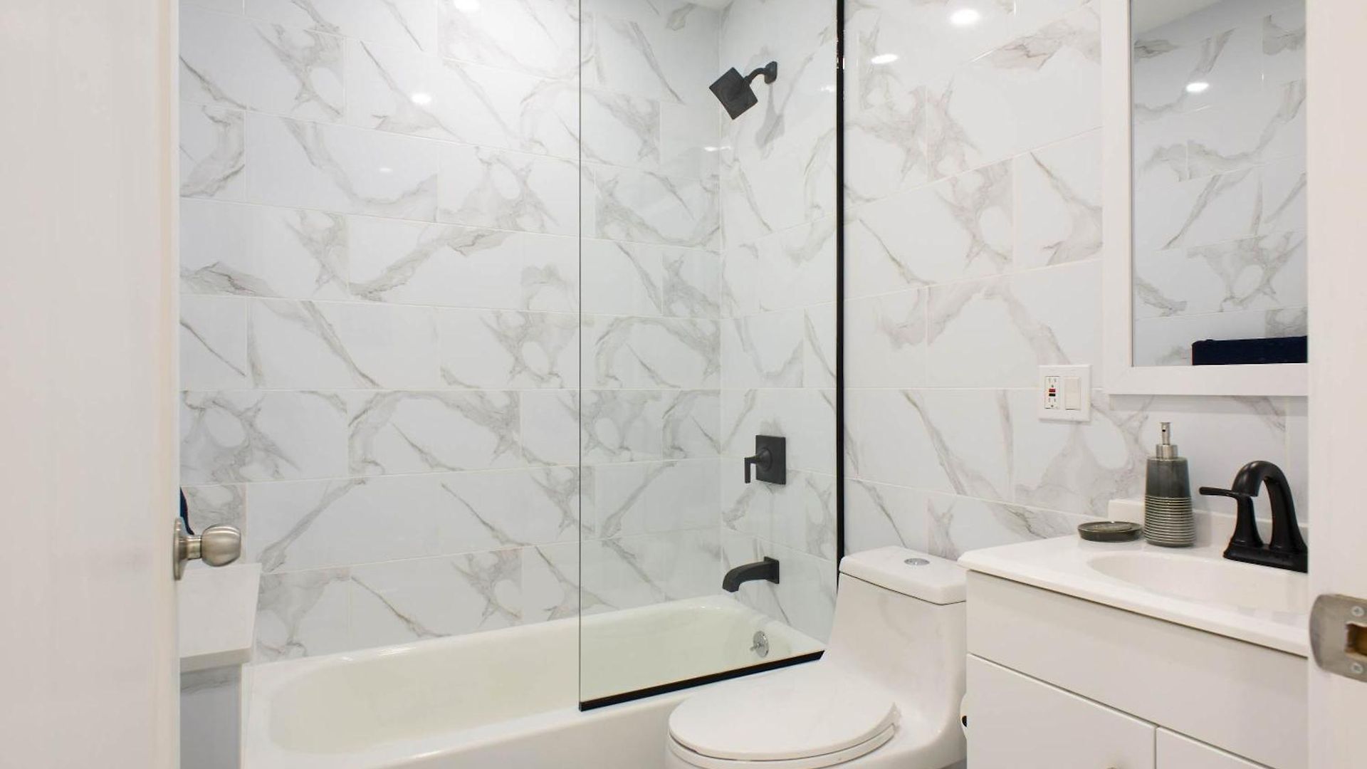 240-14 New Prime Location W&d In Unit * New York