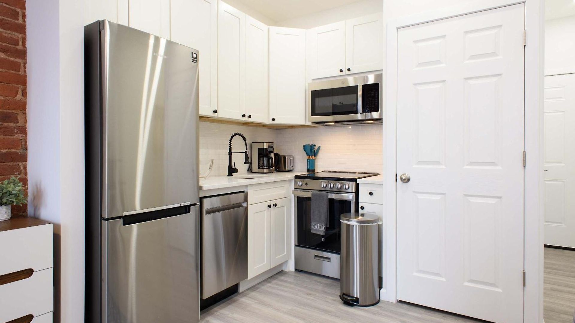 240-11 New Prime Upper East W&d Apartment New York