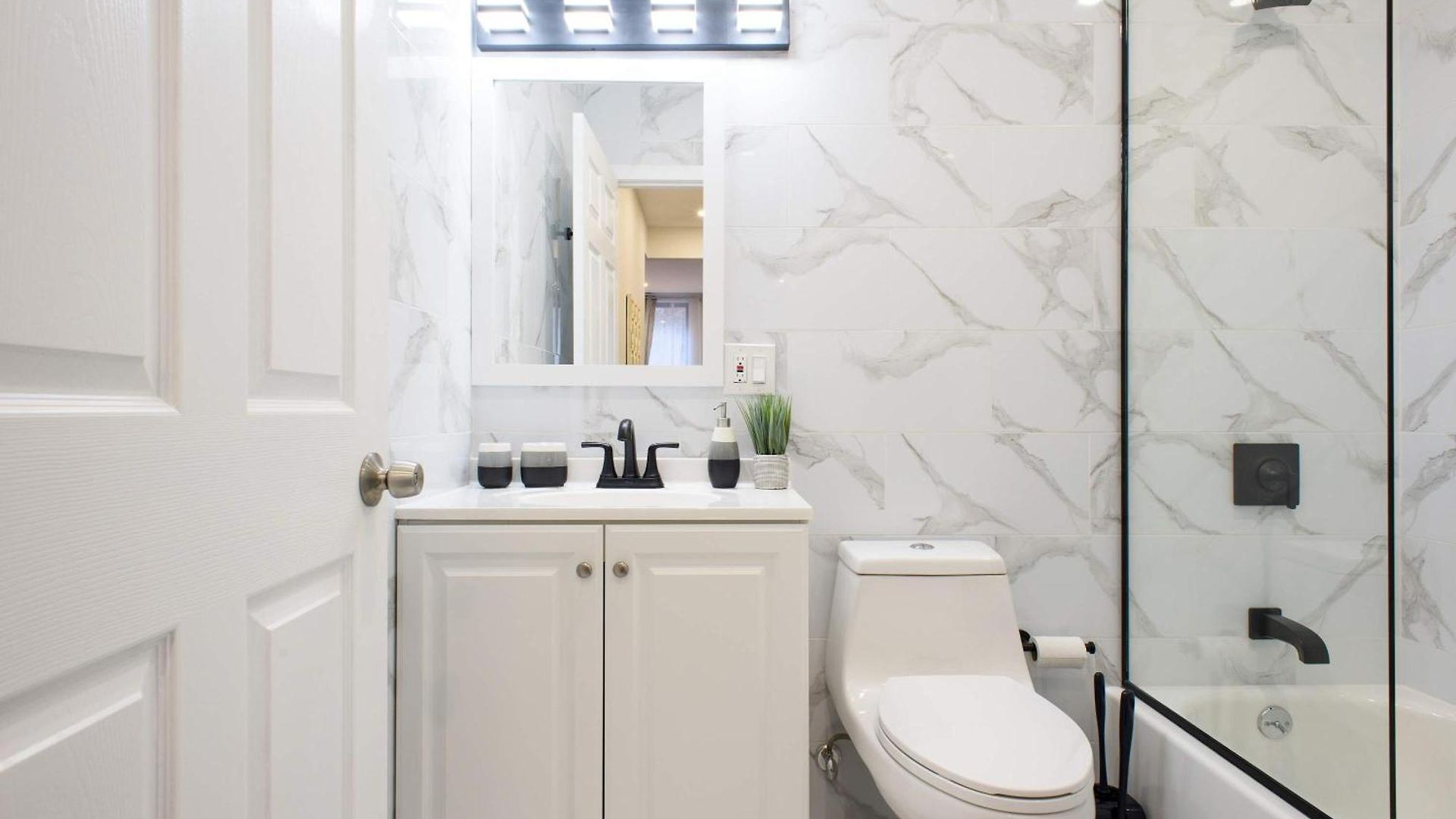 Apartment 240-9 Luxury Prime Location W&d