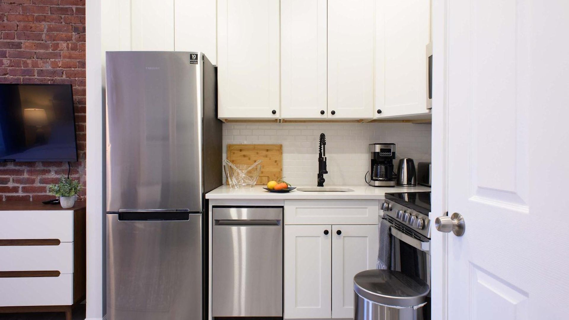 Apartment 240-6 New Prime Location W&d In Unit