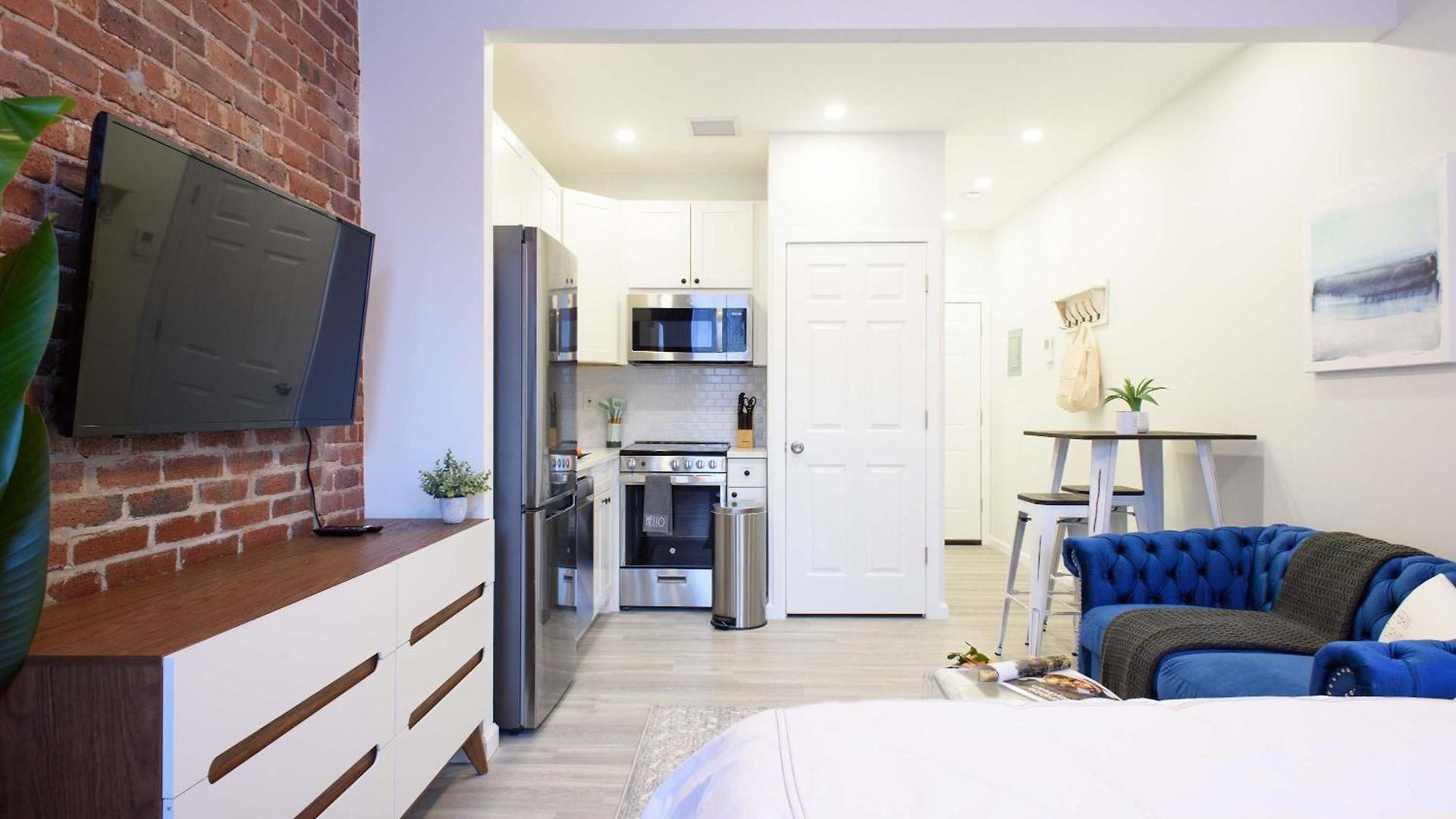 Apartment 240-6 New Prime Location W&d In Unit *