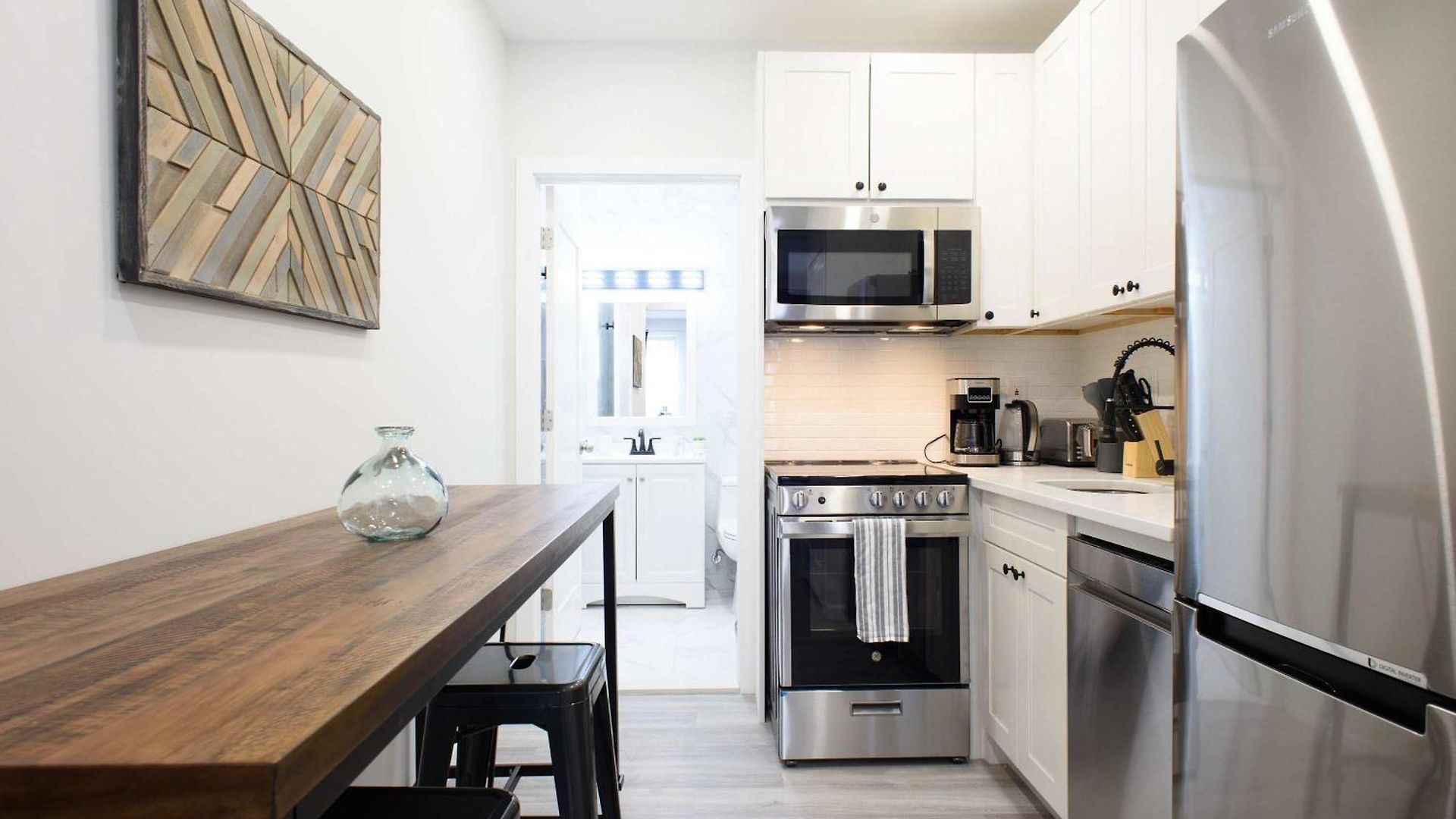 Apartment 240-15 Luxury Prime Location W&d