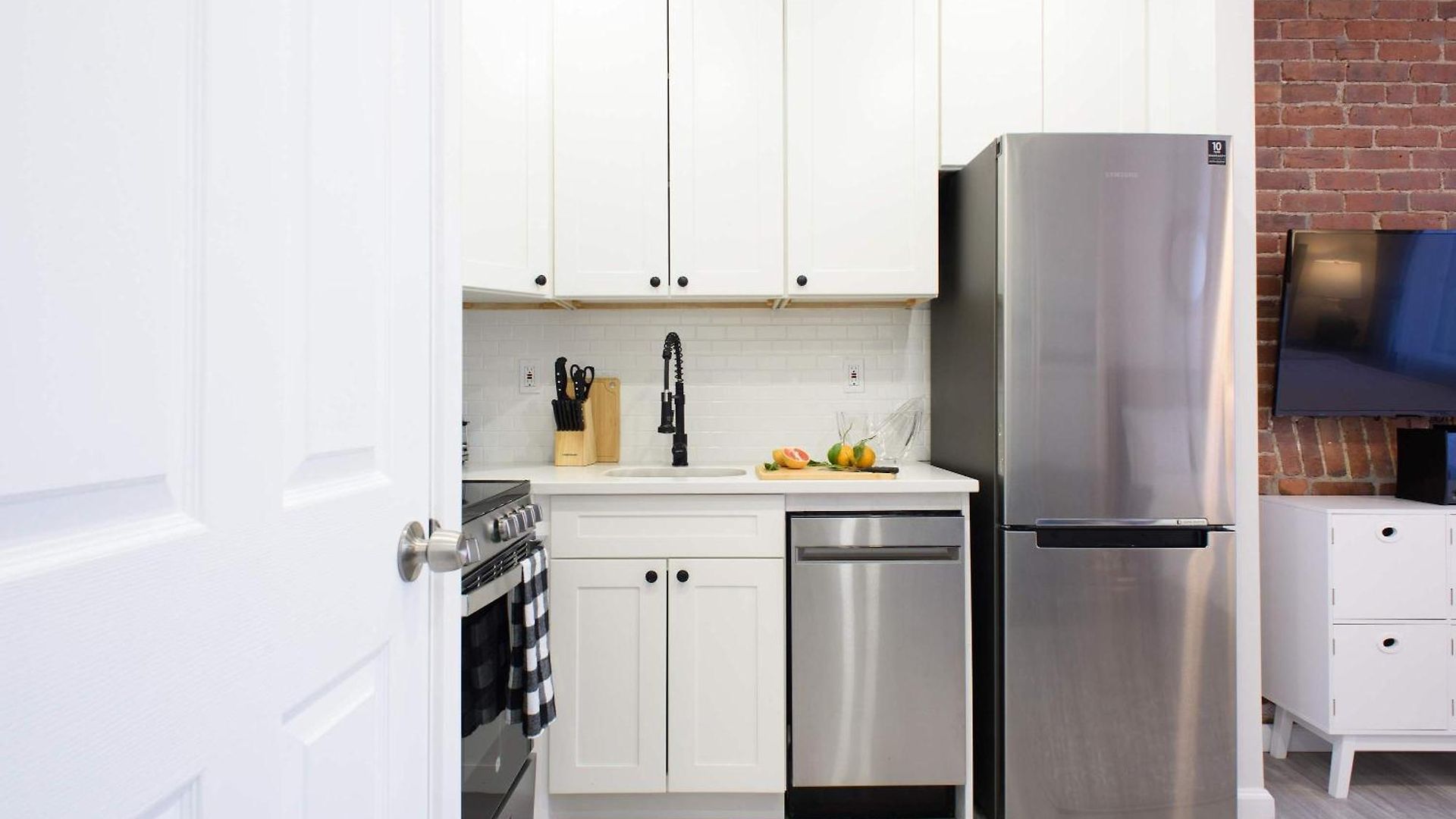 Apartment 240-5 New Prime Location W&d In Unit *