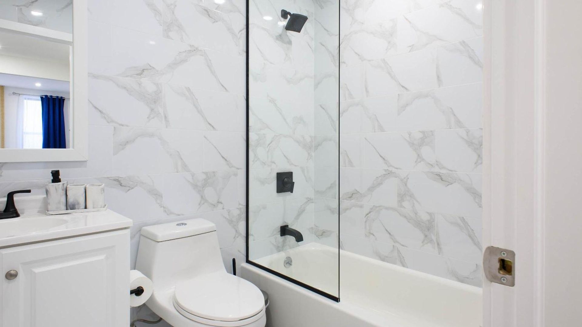 Apartment 240-12 Brand New Prime Location W&d *