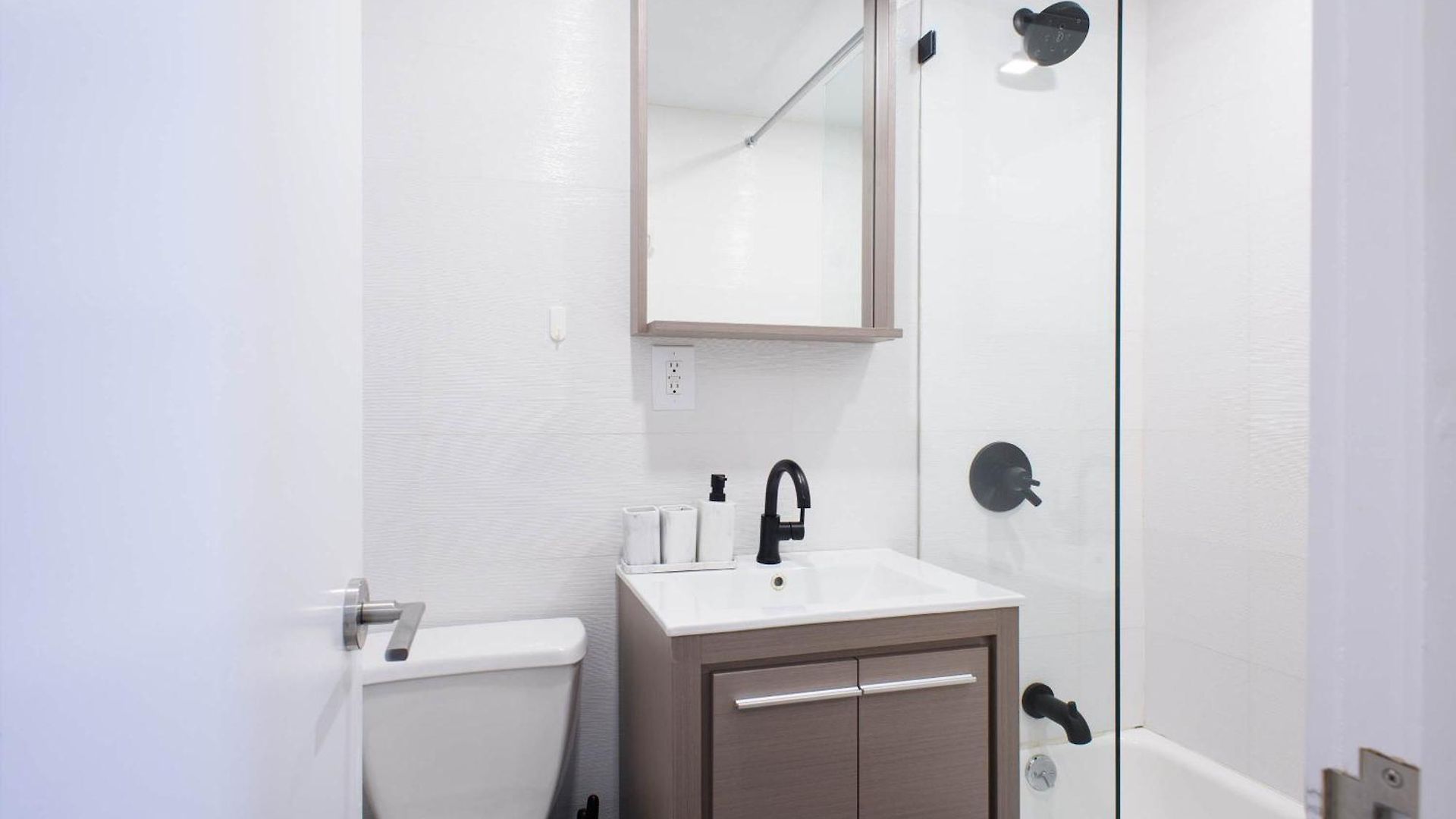 Apartment 69-3d Prime Lower East East Brand New 1br