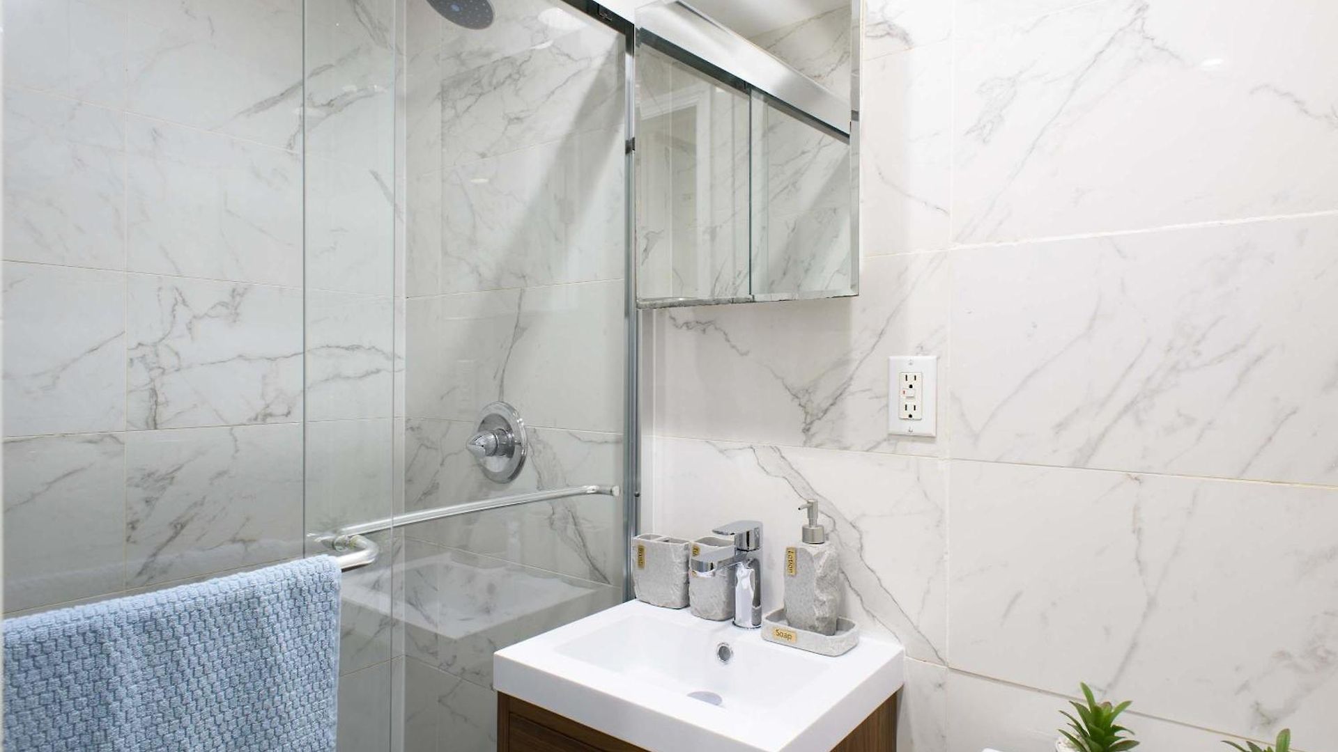 Apartment 69-2a Prime Lower East Side 1br Brand New *