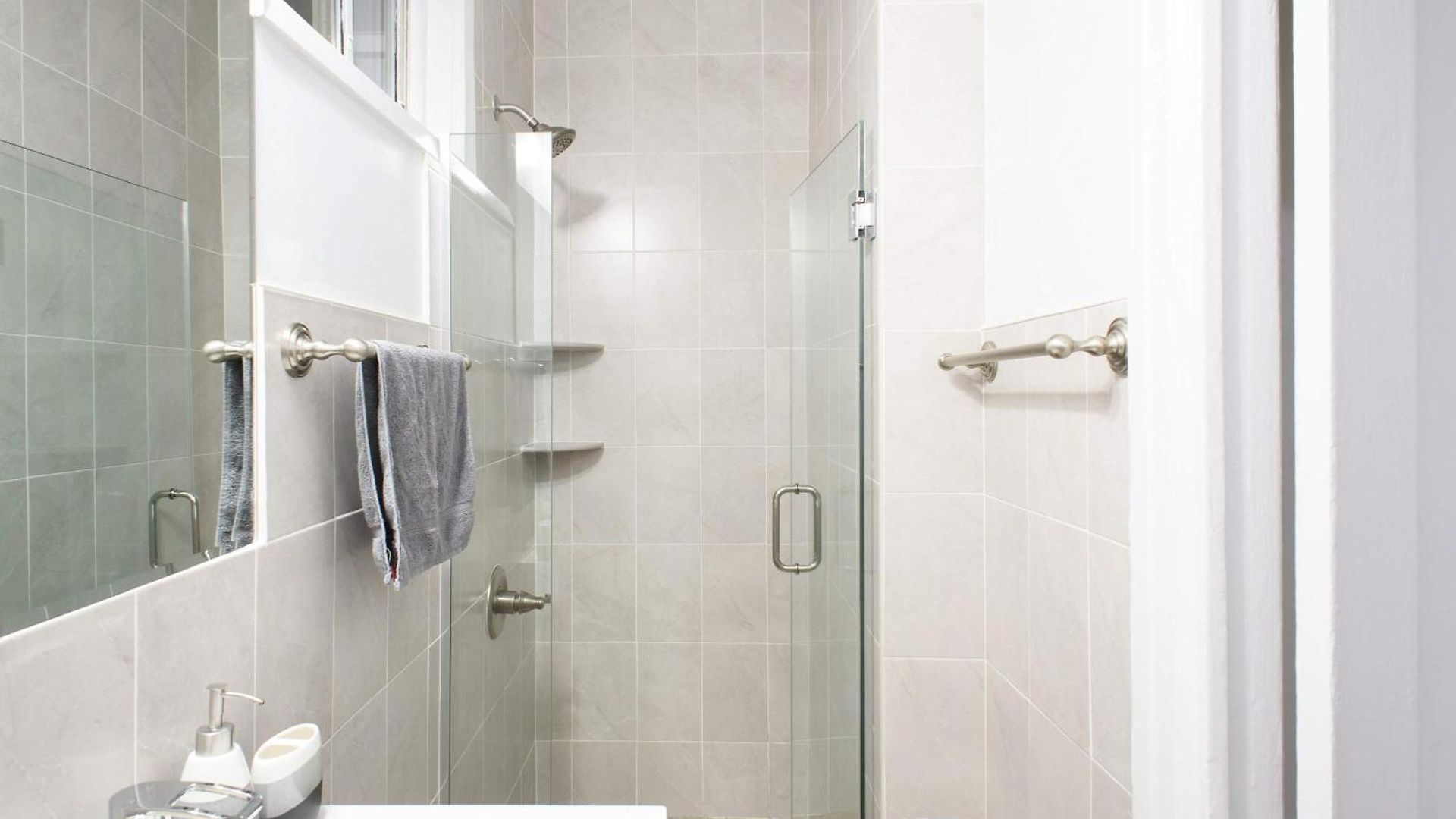 1567-1a New 2br Prime Upper East W&d