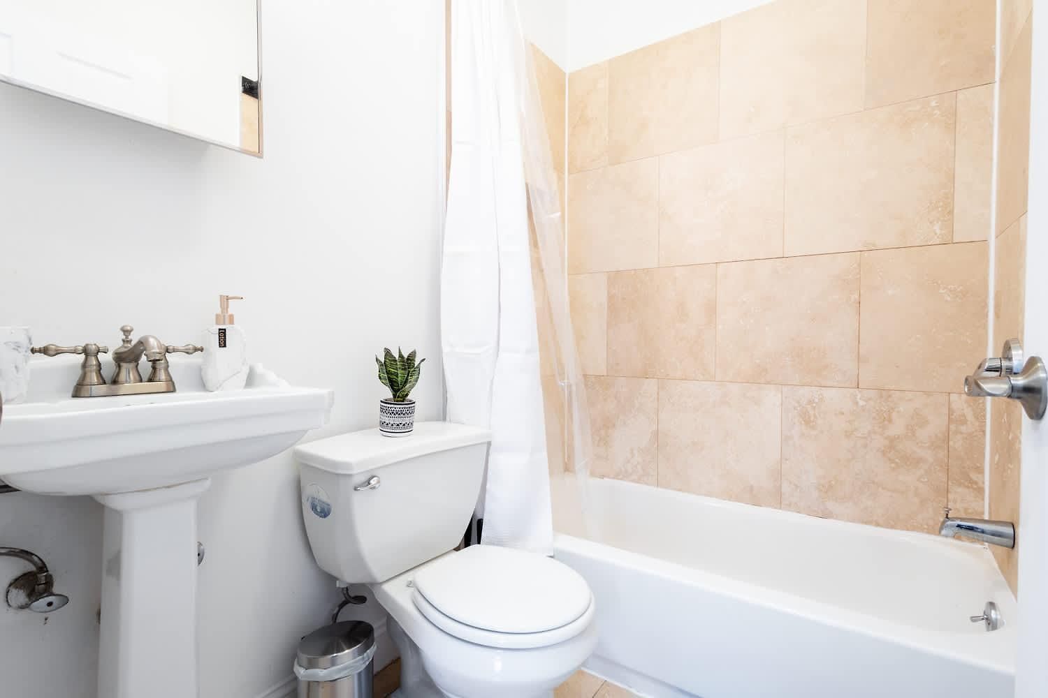 1435-2 3 Bedrooms 2bath W D Ues * New York