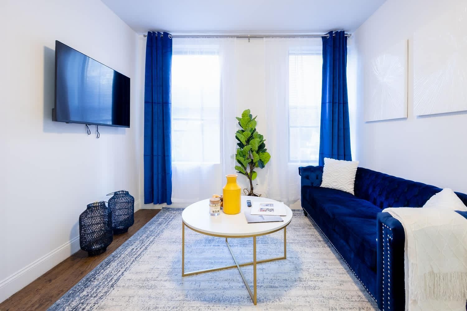 1435-2 3 Bedrooms 2bath W D Ues *