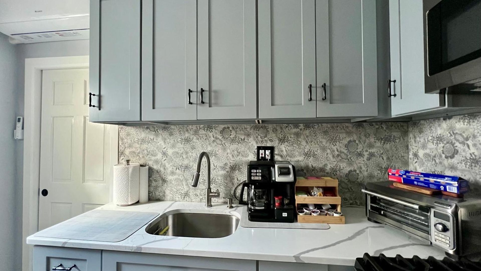 3 Bedrooms In 2nd Floor Modern Brooklyn Home, Close To J Train