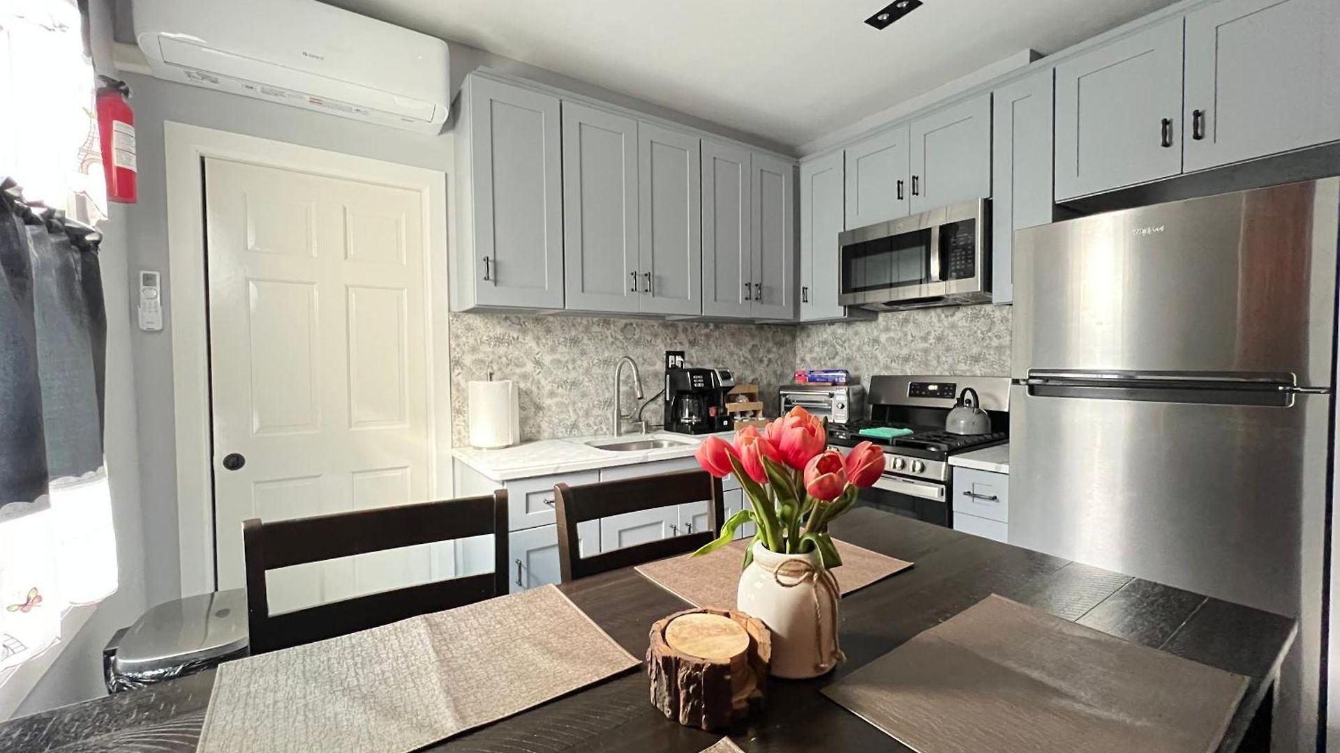 Guest house 3 Bedrooms In 2nd Floor Modern Brooklyn Home, Close To J Train New York