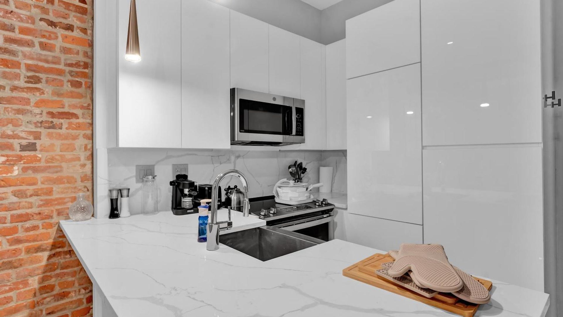 Modern West Village 1br Garden Steps To Subway New York
