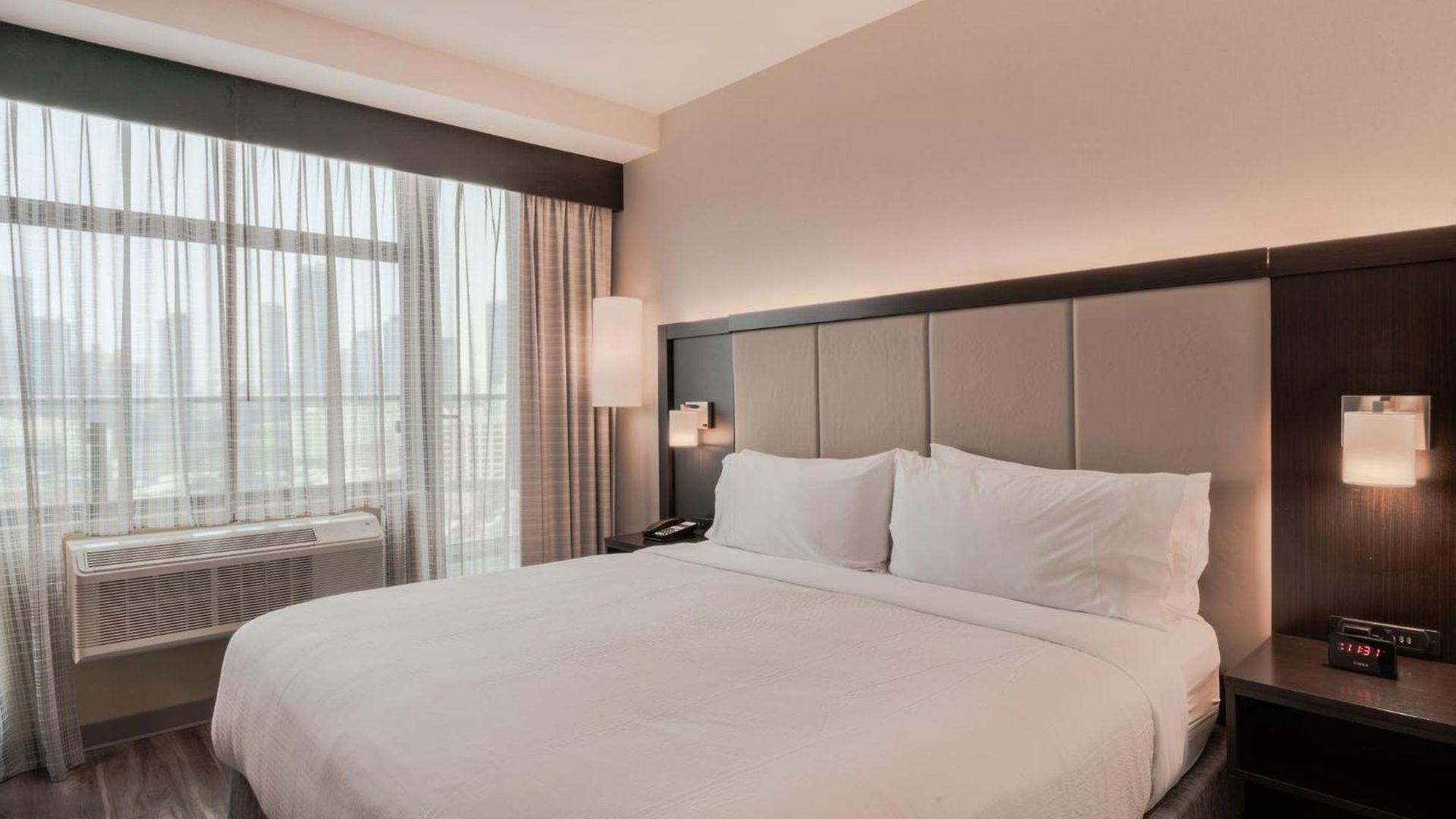 Express Long Island E - By Ihg New York