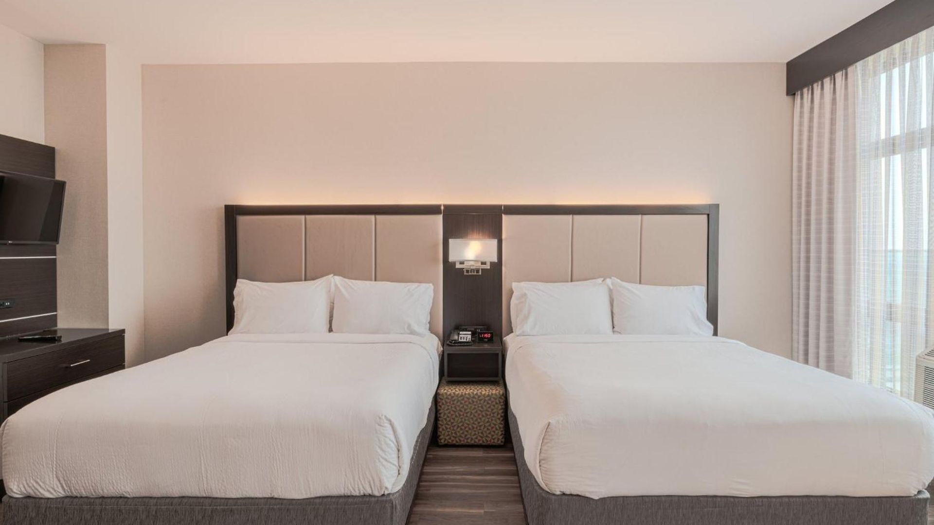 Express Long Island E - By Ihg Hotel 3*