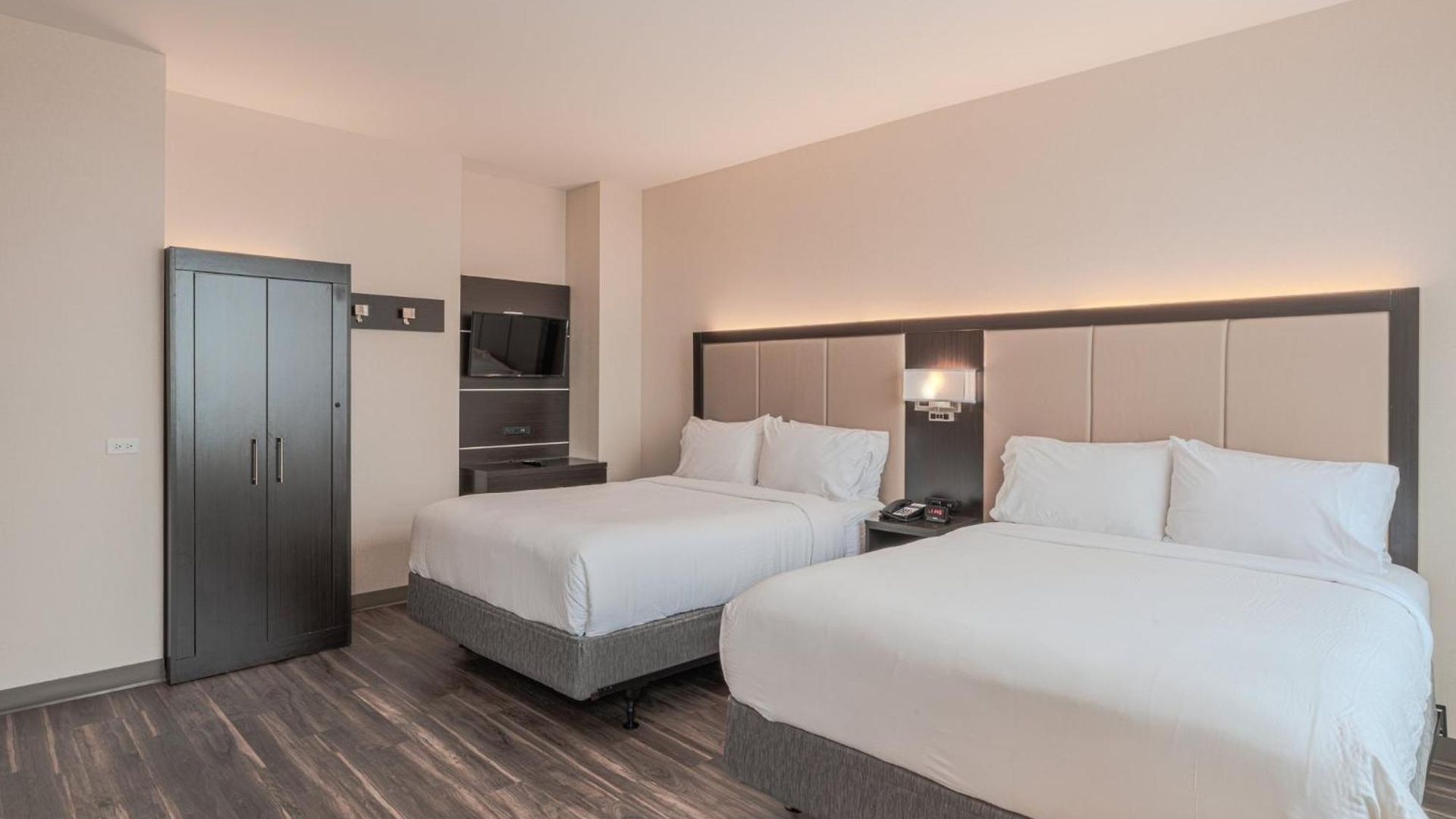 Hotel Express Long Island E - By Ihg 3*