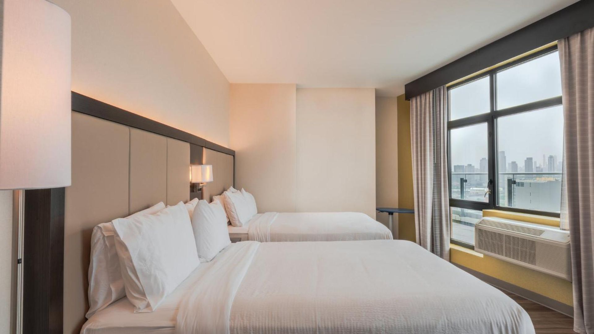 Express Long Island E - By Ihg Hotel 3*