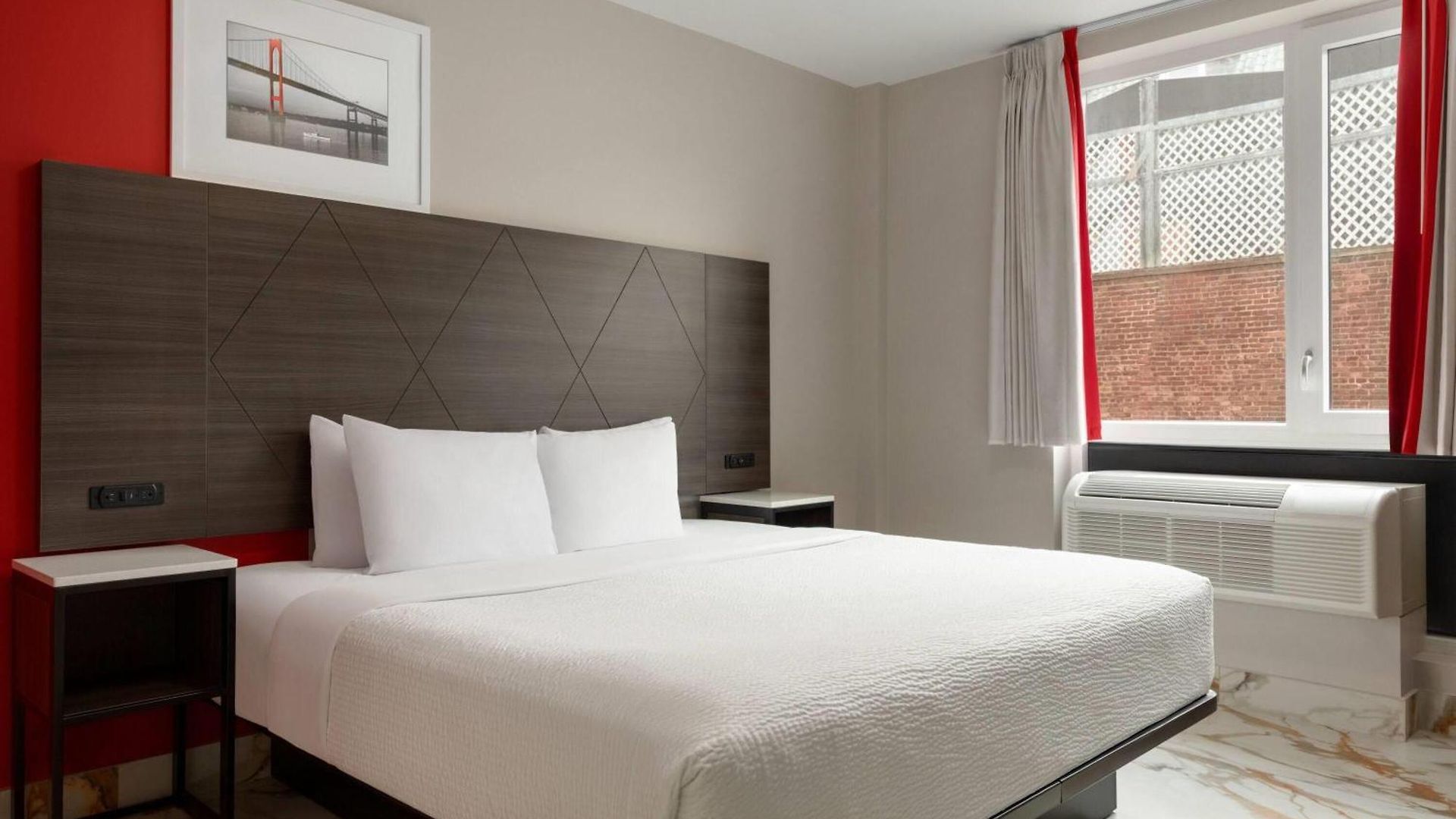 Ramada By Wyndham Brooklyn Empire Blvd 2*