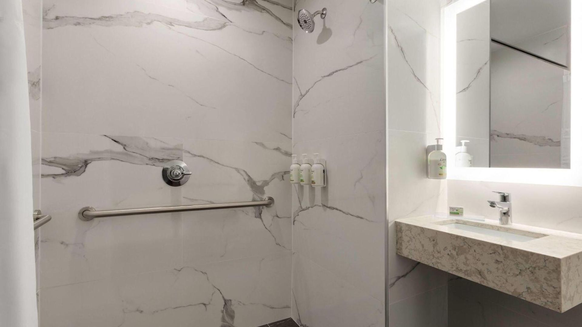 Ramada By Wyndham Brooklyn Empire Blvd 2*
