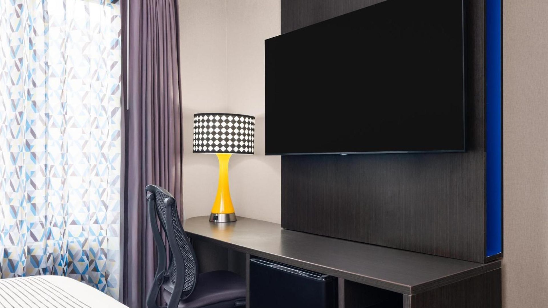 Hotel Glo Western Bronx Nyc New York