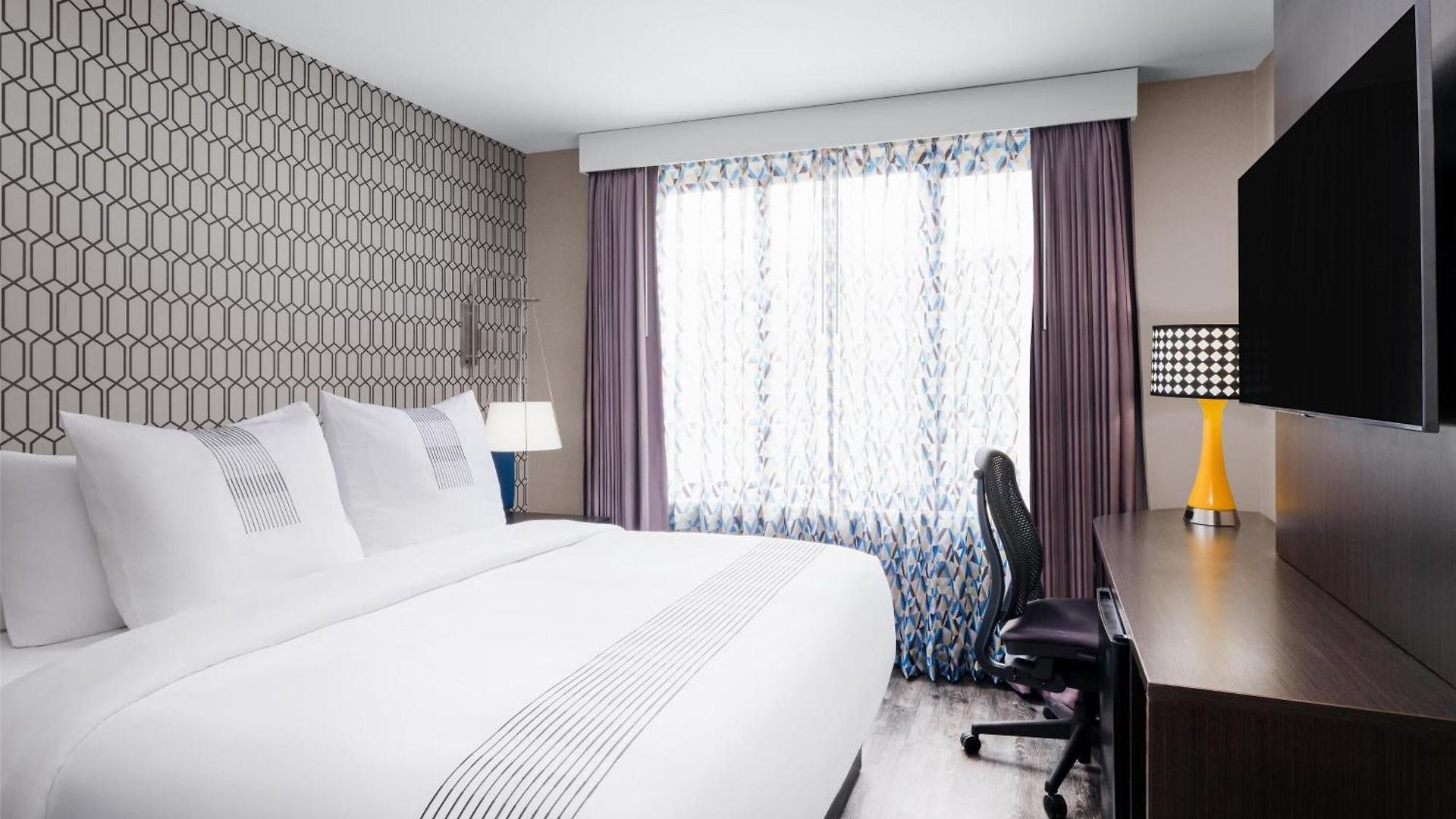 Glo Western Bronx Nyc Hotel