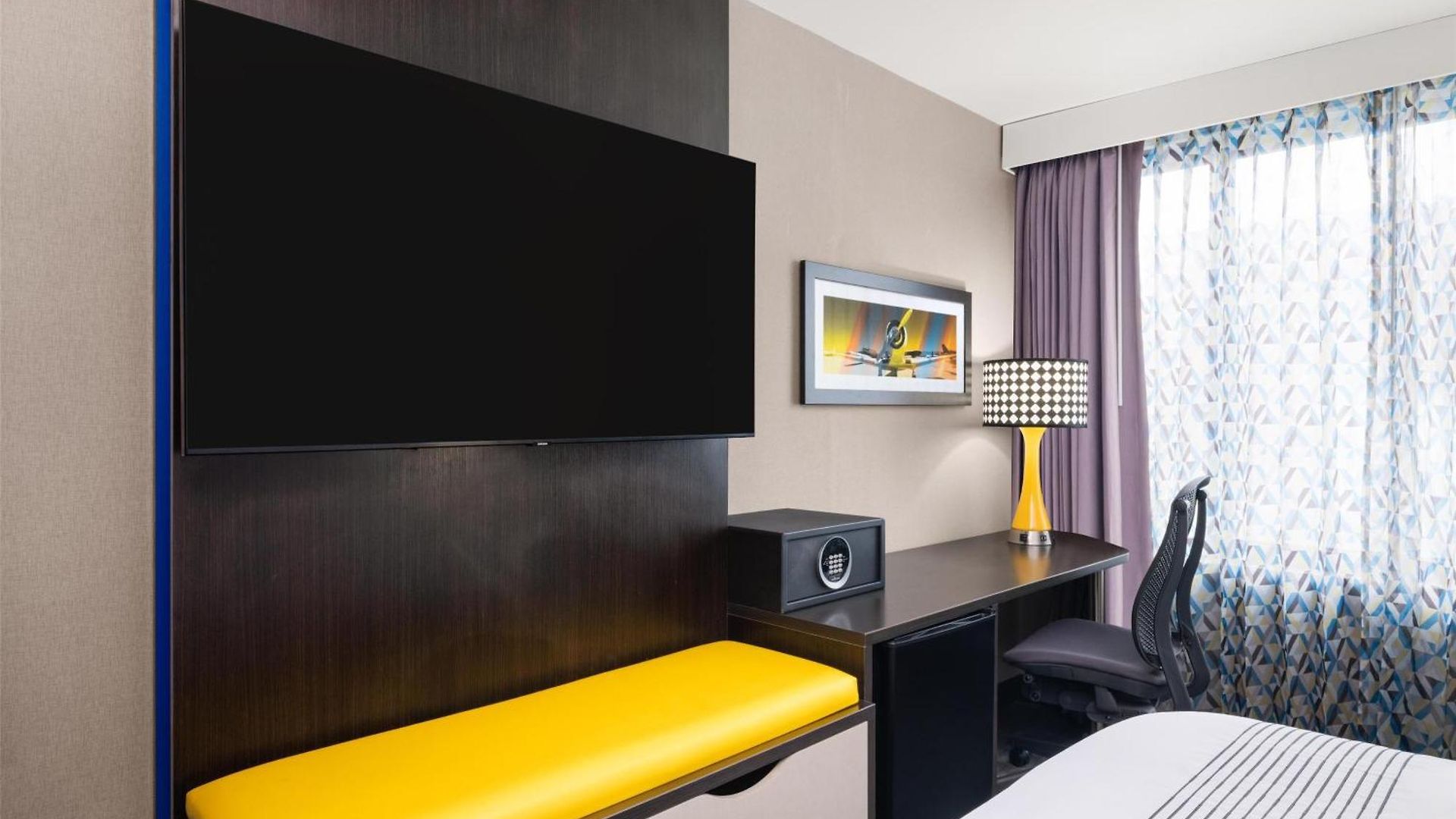 Hotel Glo Western Bronx Nyc